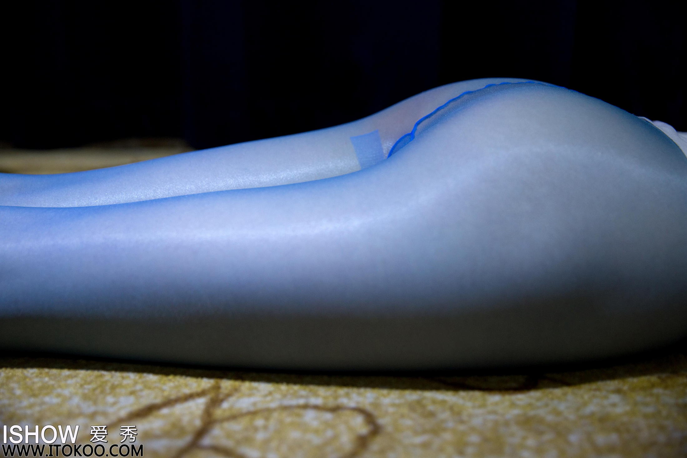 [ISHOW爱秀]NO.148 林沐沐Liny 白色性感背心加蓝色丝袜美腿私房写真集第10张