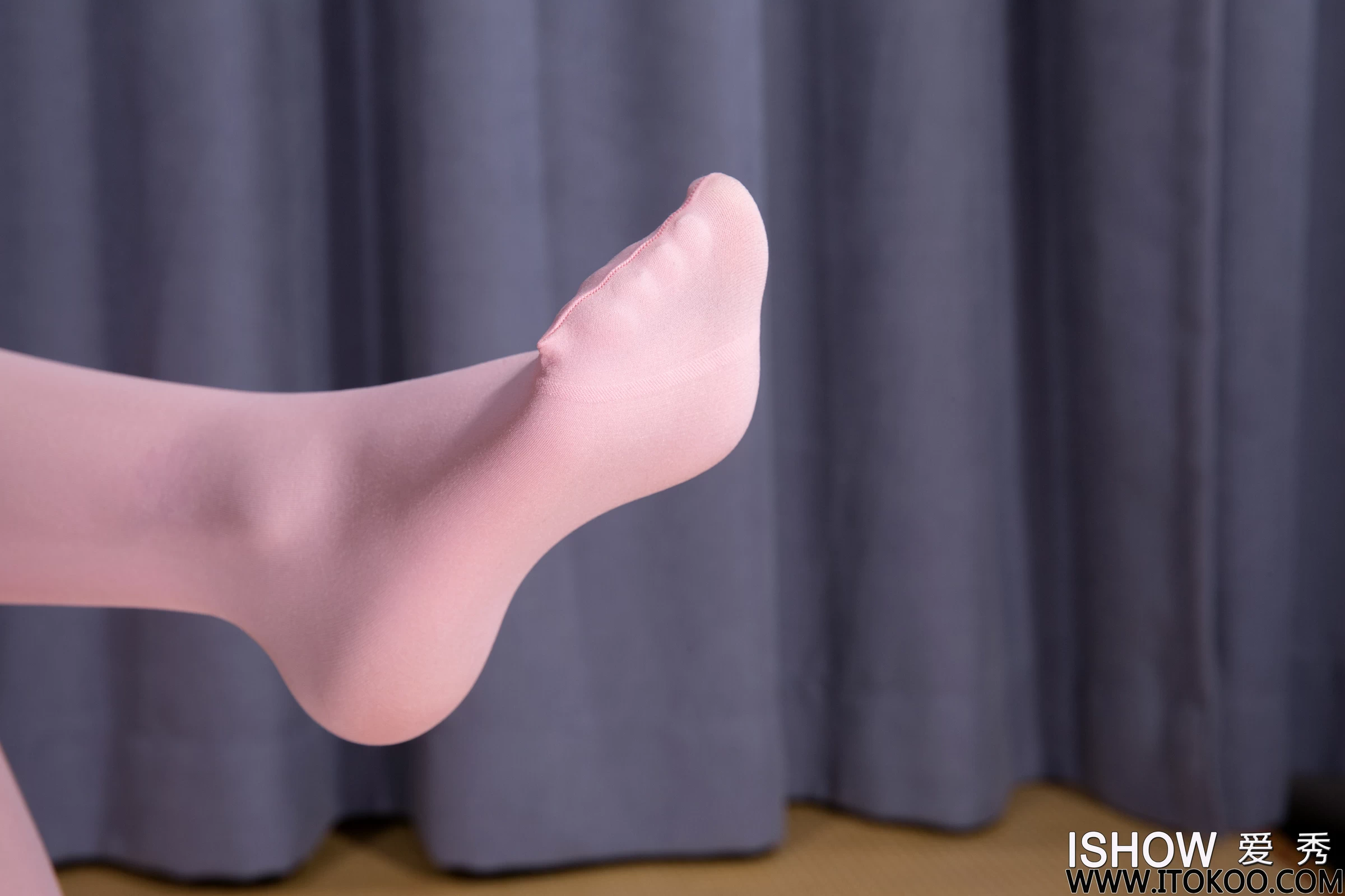 [ISHOW爱秀]NO.350 性感兔女郎 林沐沐Liny 粉色情趣制服内衣加粉色丝袜美腿私房写真集第7张