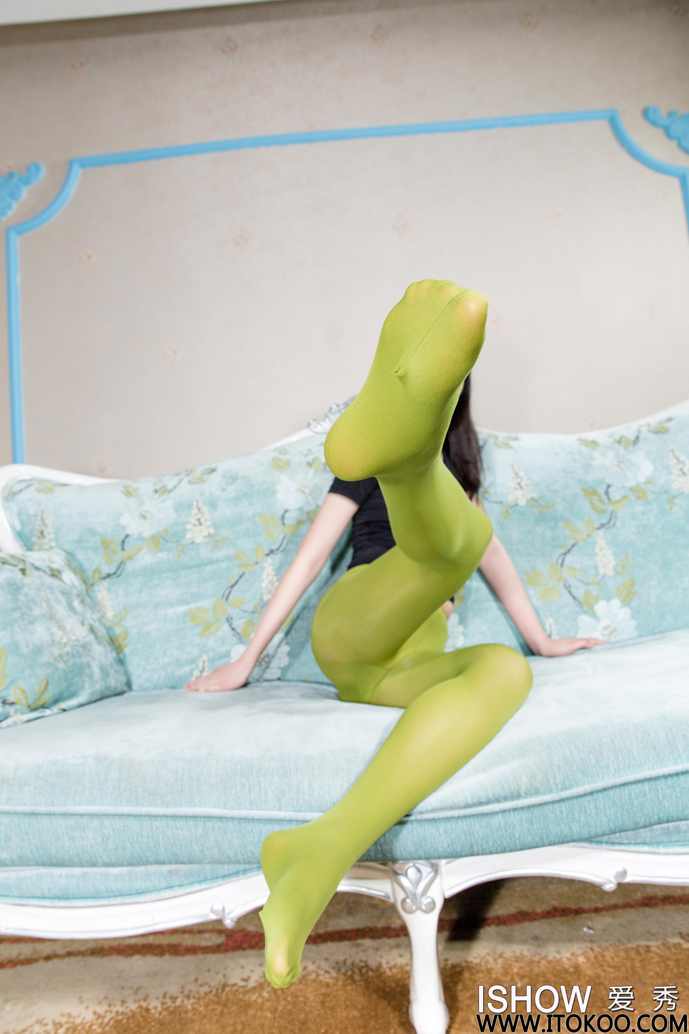 [ISHOW爱秀]2024-07-13 NO.424 薛婧雯Jill 黑色紧身透视短袖加牛油果色打底丝裤袜性感私房写真集第10张