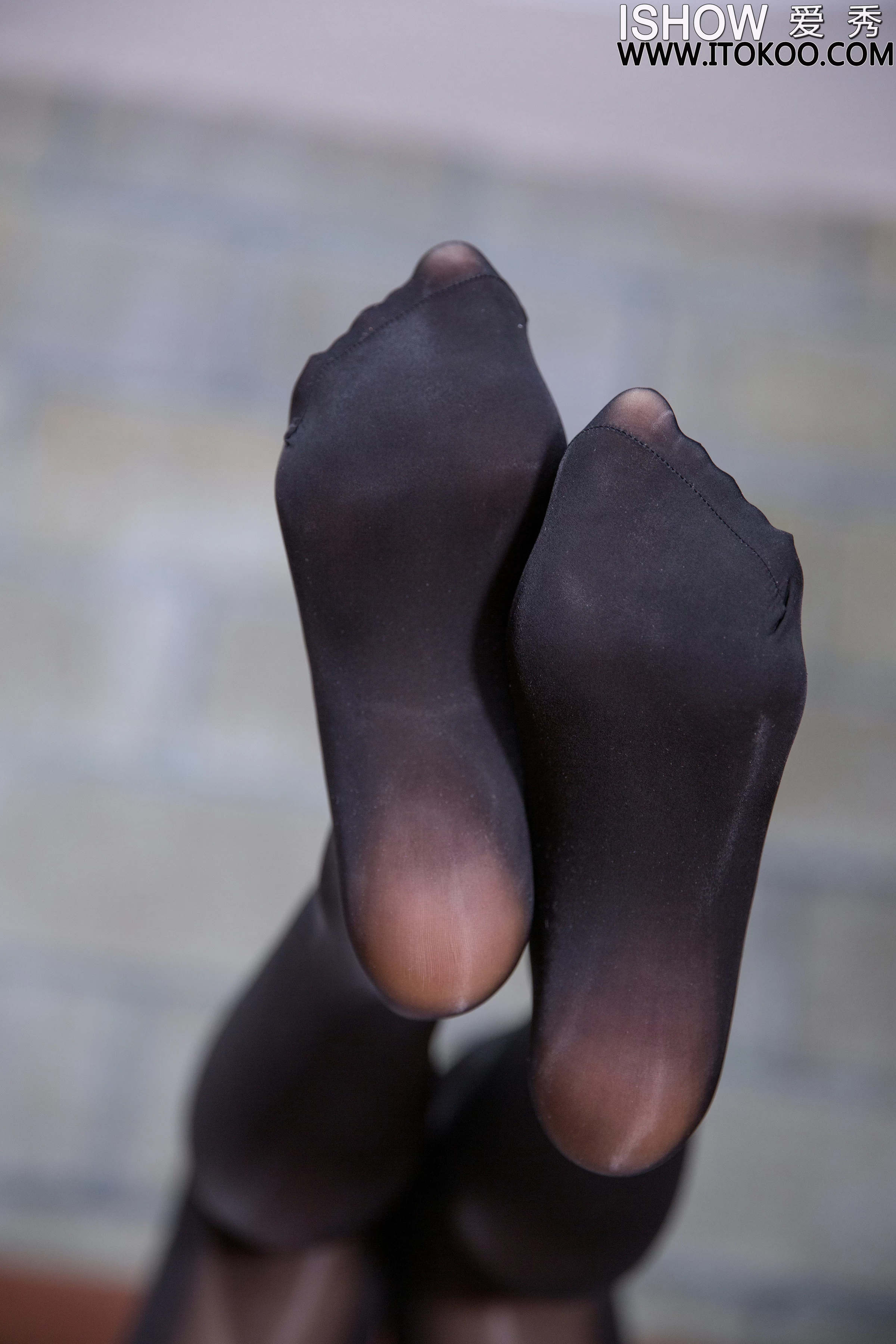 [ISHOW爱秀]NO.274 楚彤恩Dawn 紧身透视连衣裙加丝袜美腿性感私房写真集第10张