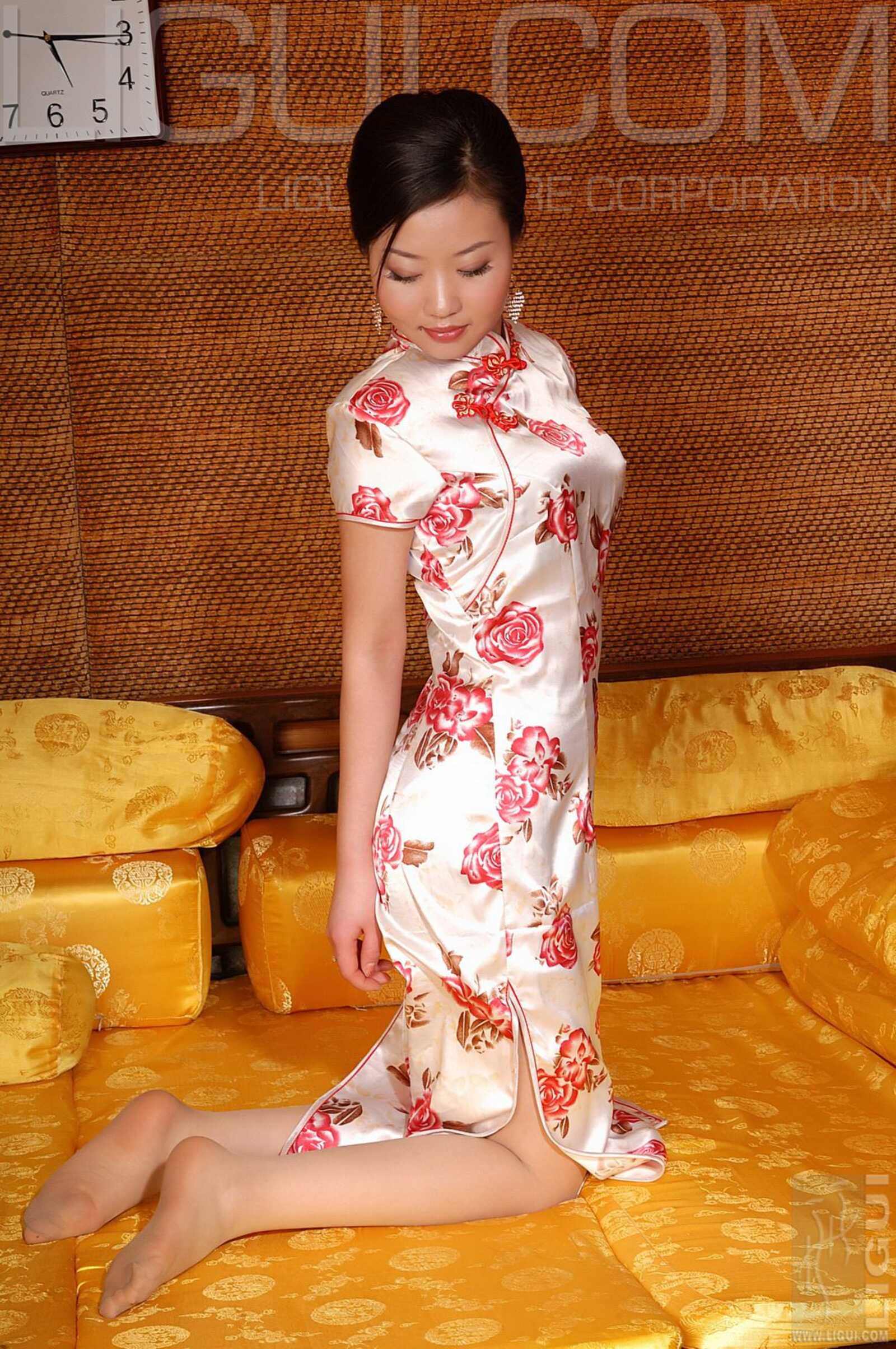 [丽柜LiGui] Model 小露露《旗袍古韻》丝足写真图片第2张