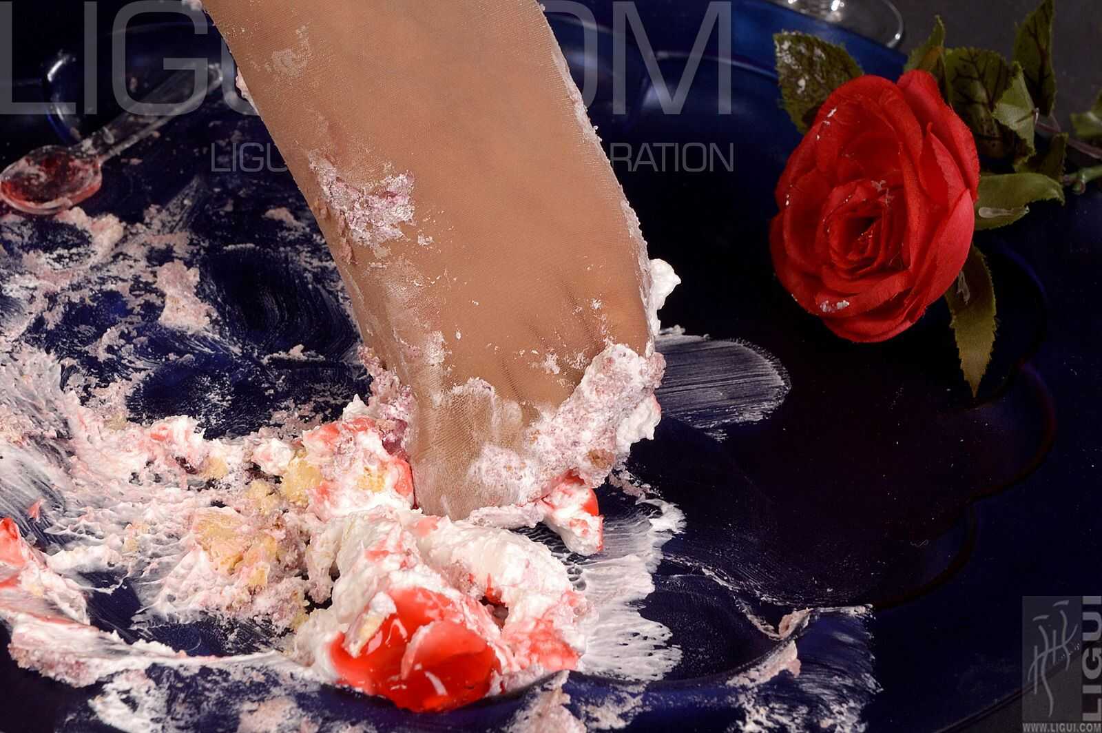 [丽柜LiGui] Model 慕子《美味的蛋糕》丝足写真集图第2张