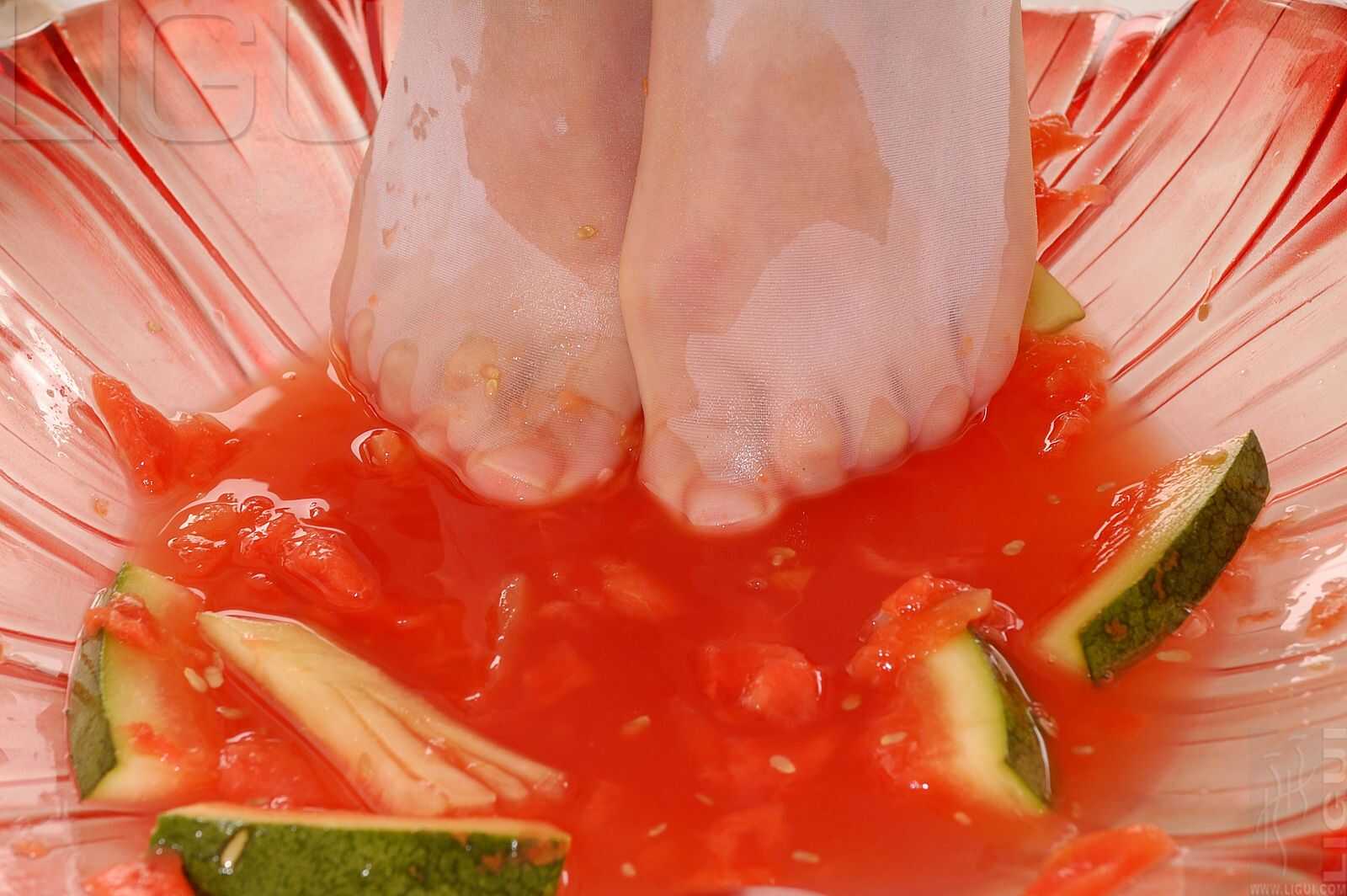 [丽柜LiGui] Model 海伦《玉足榨汁機》丝足写真集图第6张