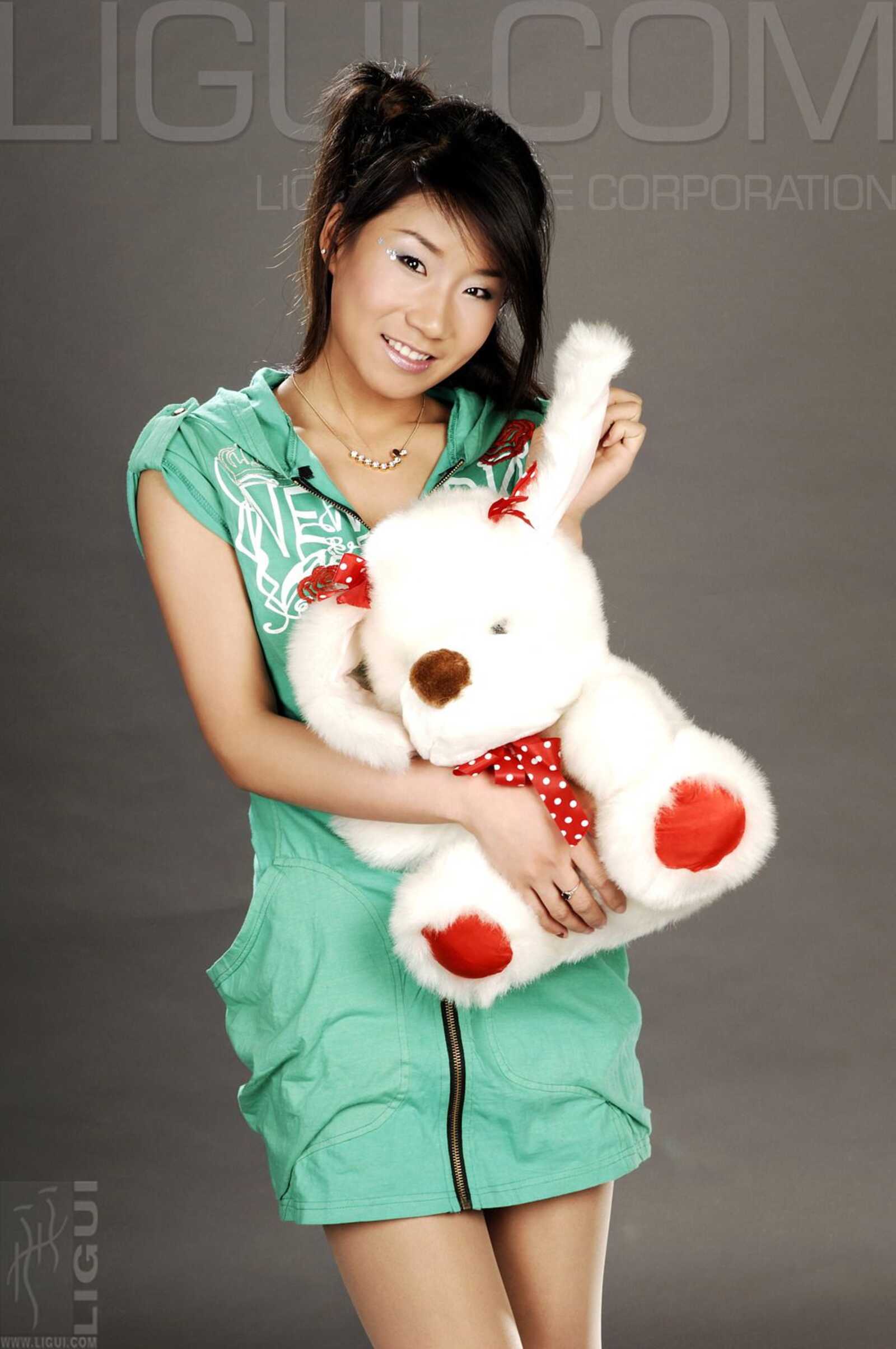 [丽柜LiGui] Model 默默《顽皮的小熊》丝足写真图片第10张
