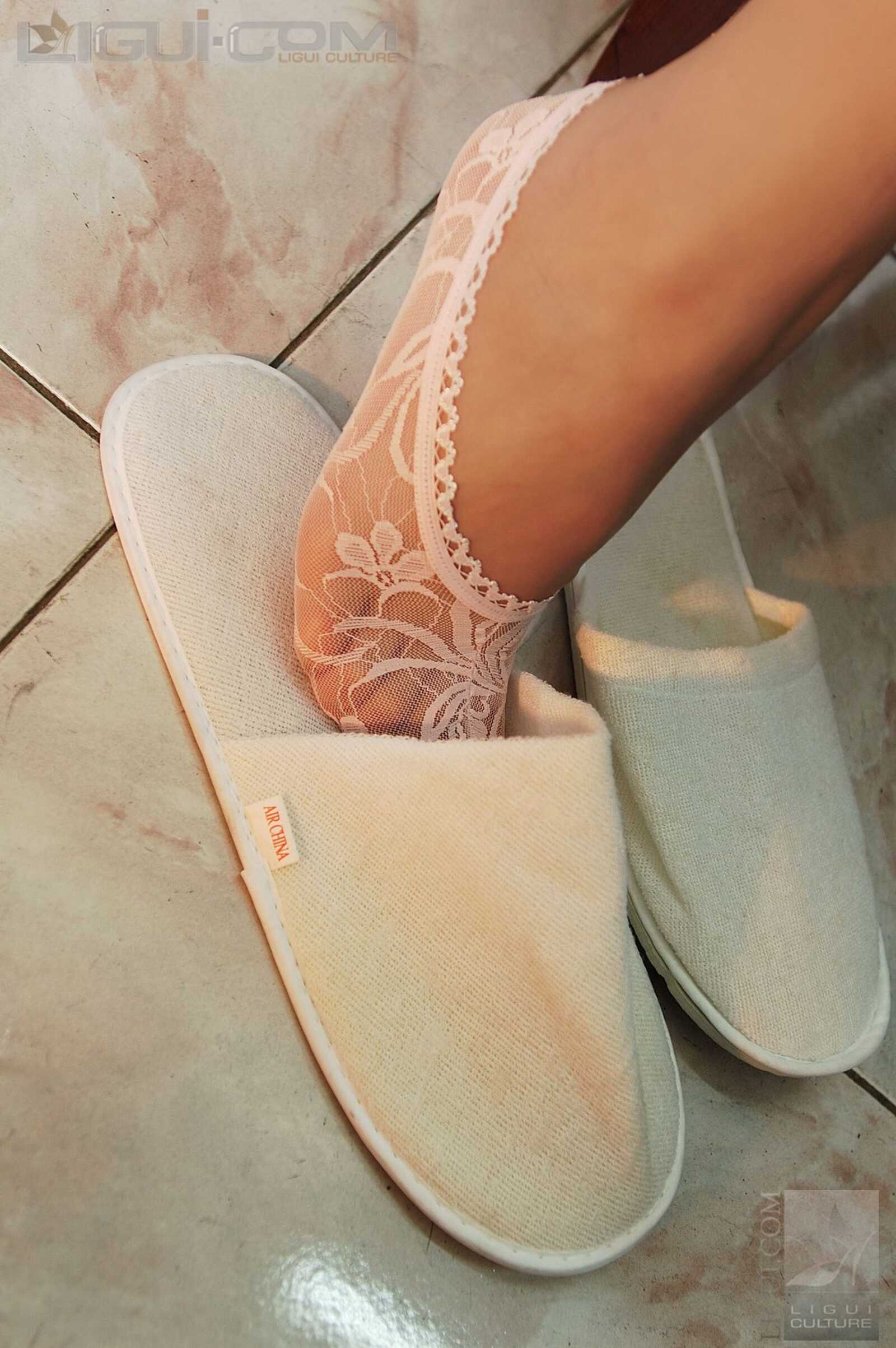 Model 由美《办公室玩丝袜》 [丽柜LiGui] 丝足写真第1张