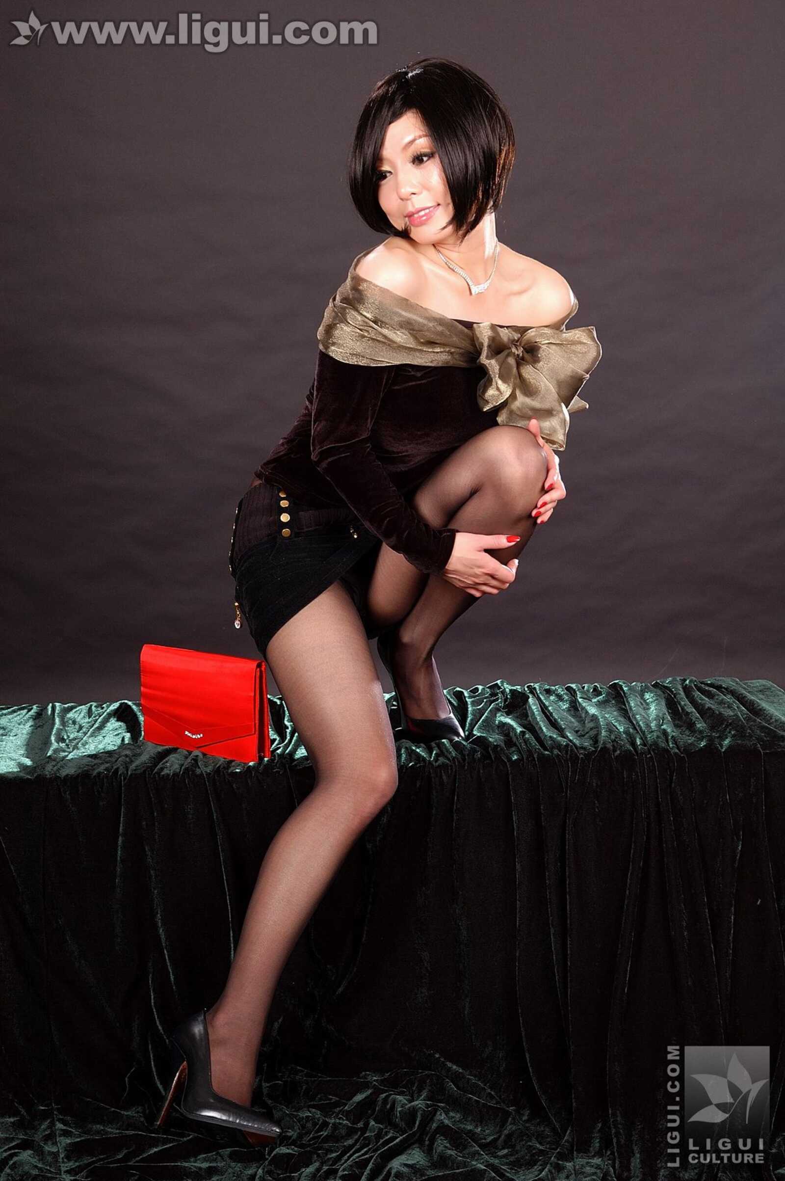 Model 冰清《黑丝熟女诱惑》 [丽柜LiGui] 丝足写真第1张