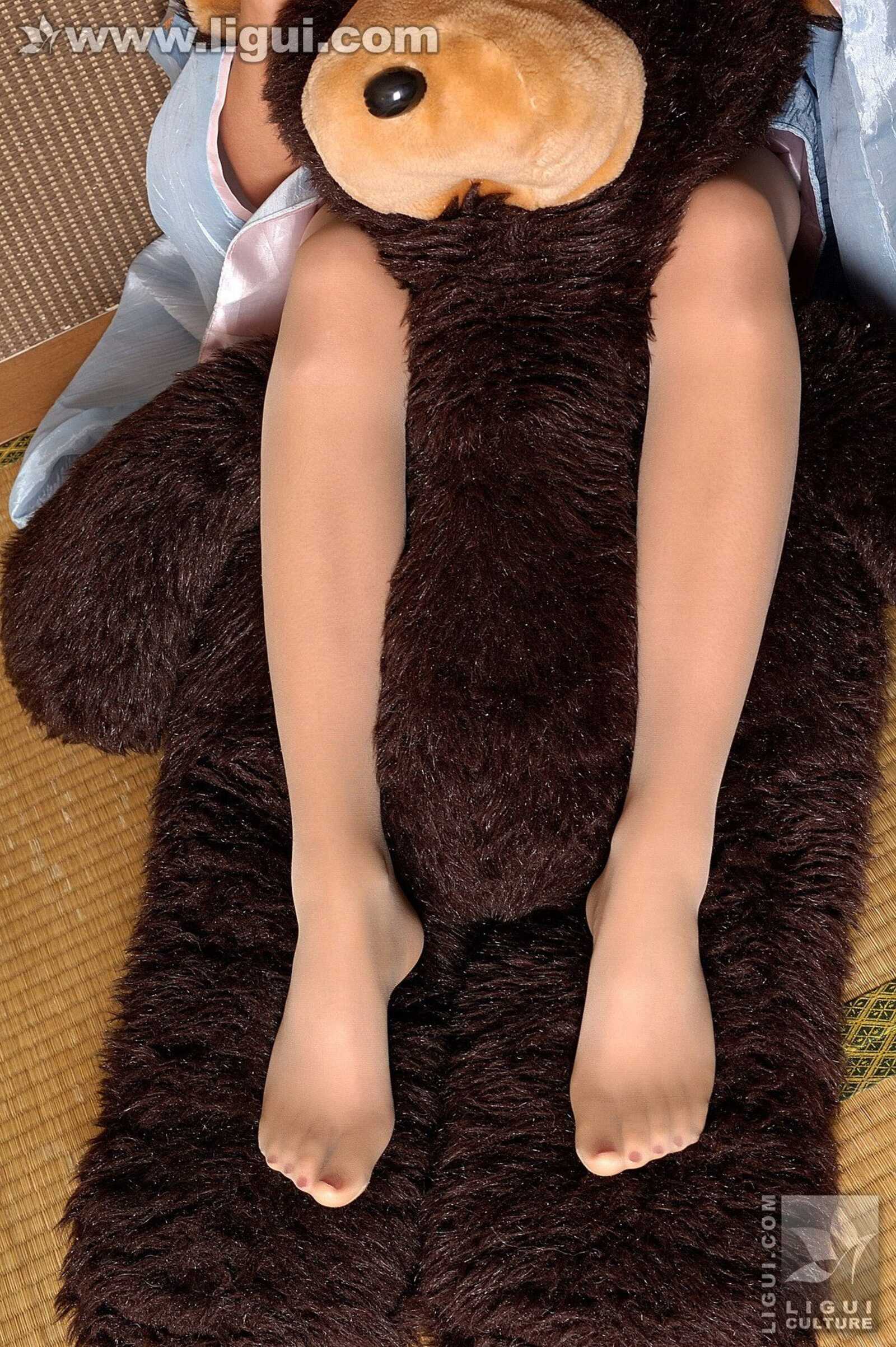 Model 伊园《日本丝袜少女与狗熊的邂逅》 [丽柜第4张