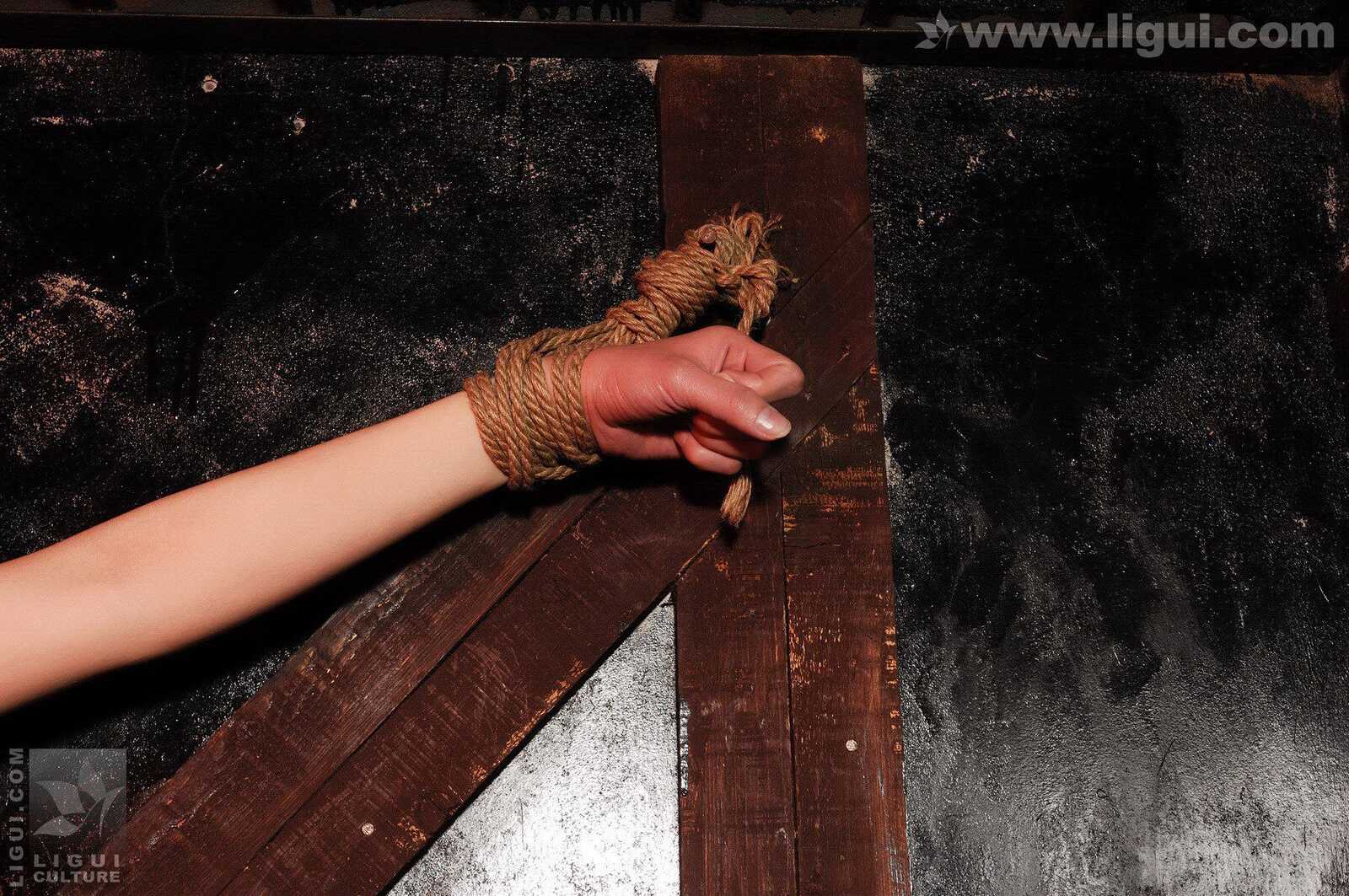 Model 尤丽《囚禁在监狱的女地下党》 [丽柜美束第2张