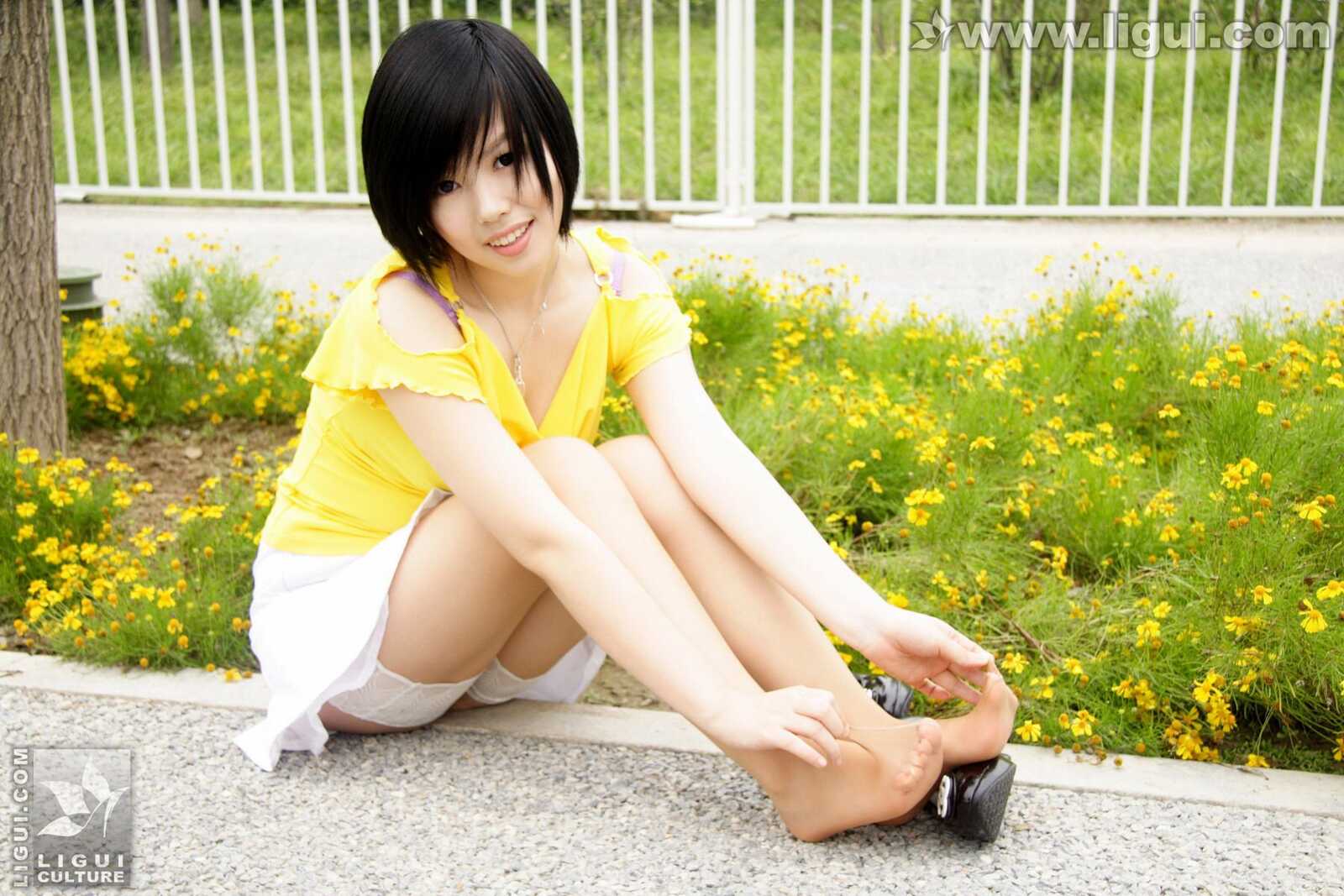 Model 幕子《草地上展现多姿美腿》 [丽柜LiGui] 丝第11张