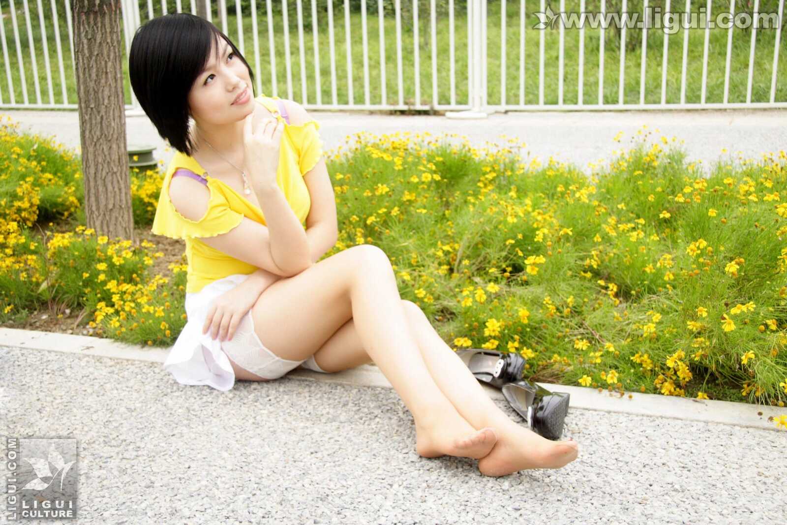 Model 幕子《草地上展现多姿美腿》 [丽柜LiGui] 丝第10张