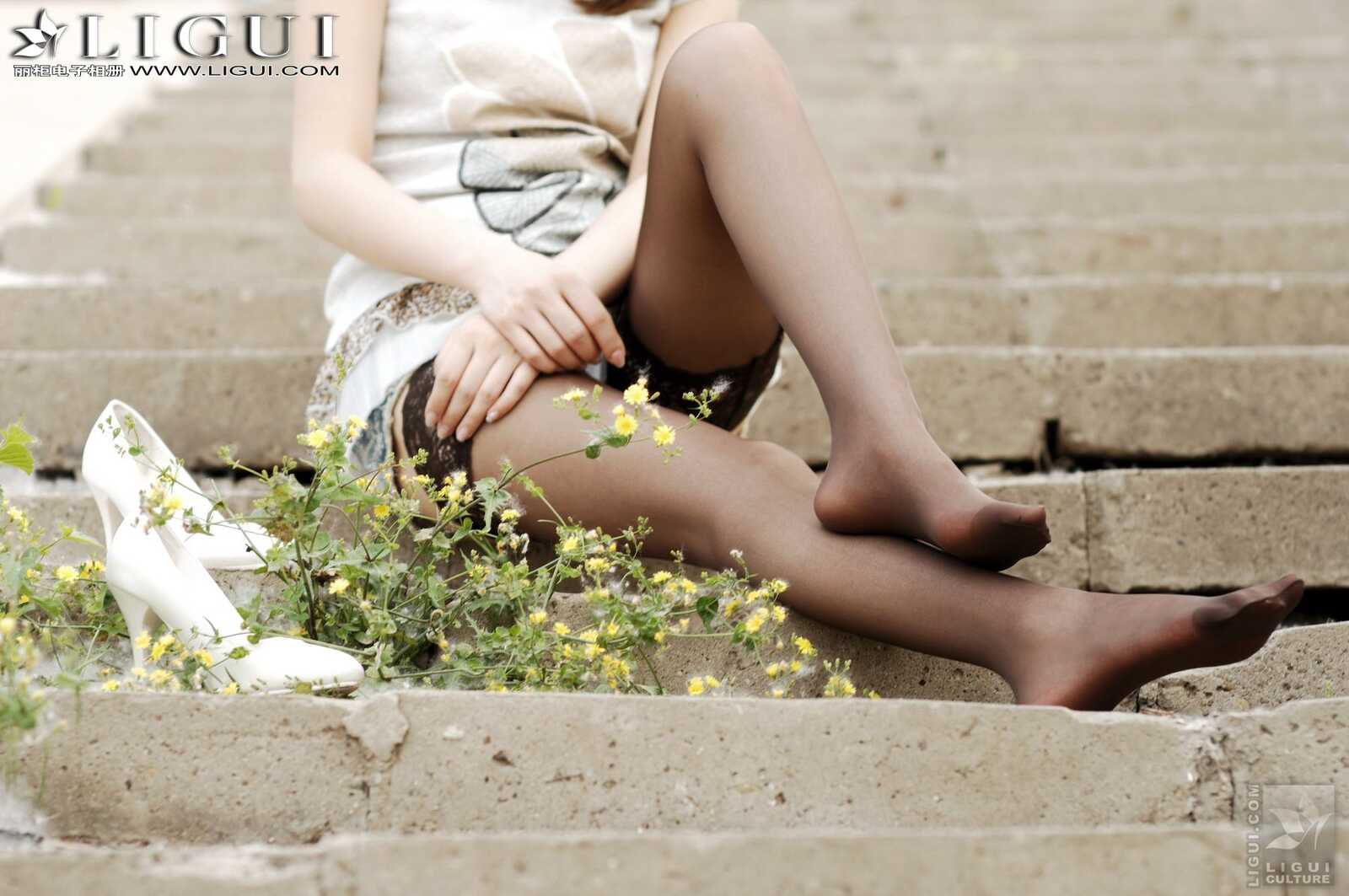 Model Vicky《唯美的外景表演》 [丽柜LiGui] 美腿玉足第2张