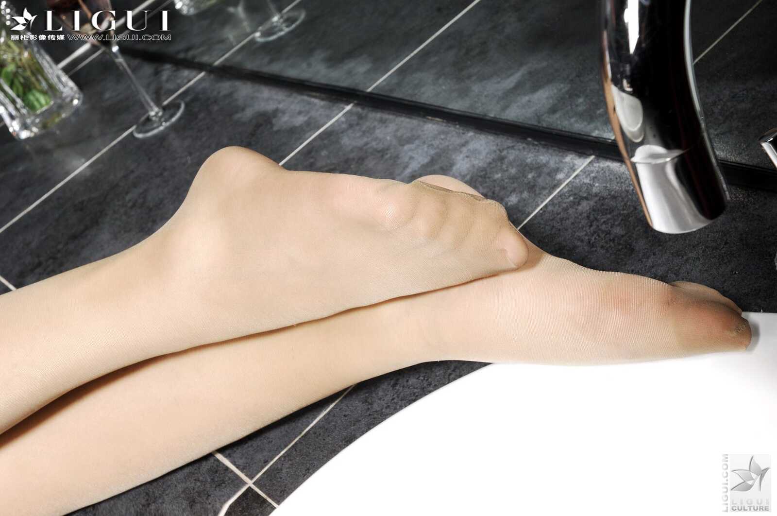 Model 英子《美女护士浴室嬉情》 上下合集 [丽柜第12张