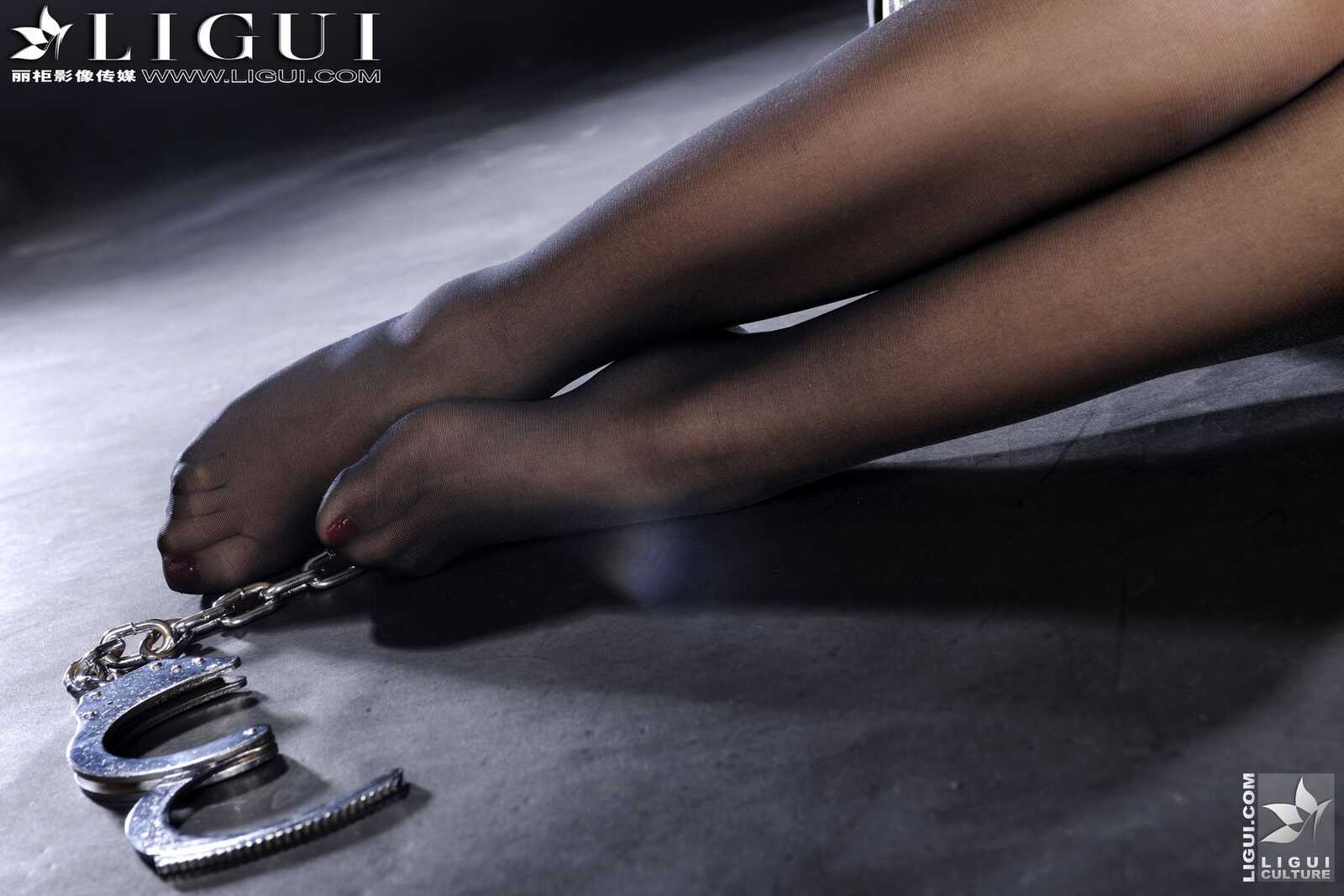 Model 苏菲《黑丝女警》 [丽柜美束LiGui] 美腿玉足第1张