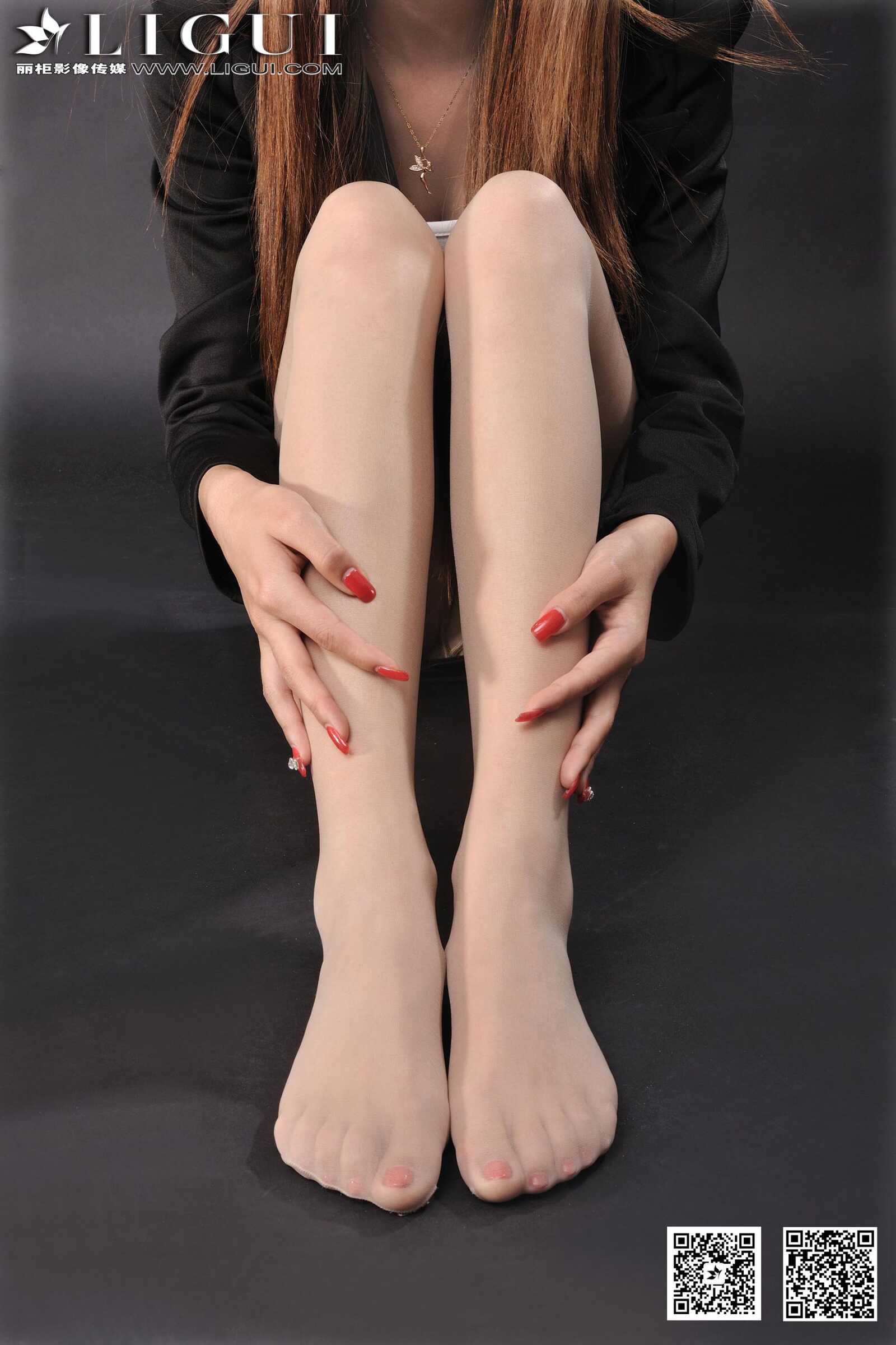 [丽柜LiGui] Model 可馨《职场丽人肉丝袜美足》美腿第1张
