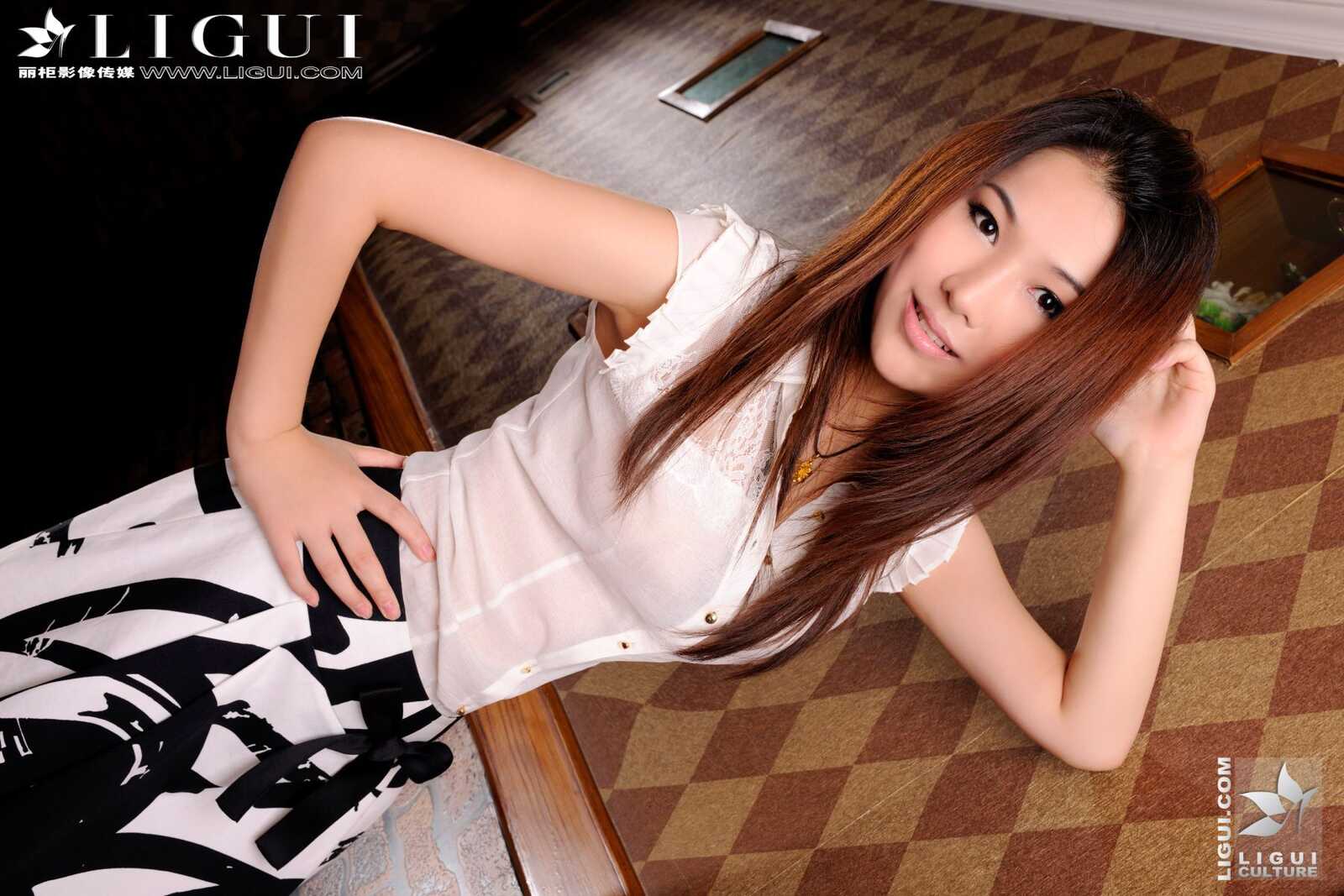 Model 文静《白色高跟的诱惑》 [丽柜LiGui] 美腿玉第13张