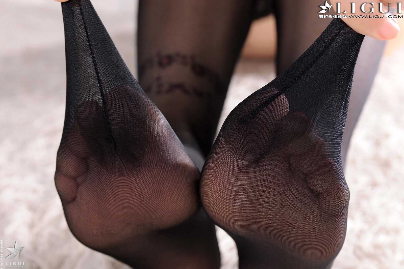 Model 侨侨《丁字裤黑丝美足》 [丽柜LiGui] 美腿玉第5张