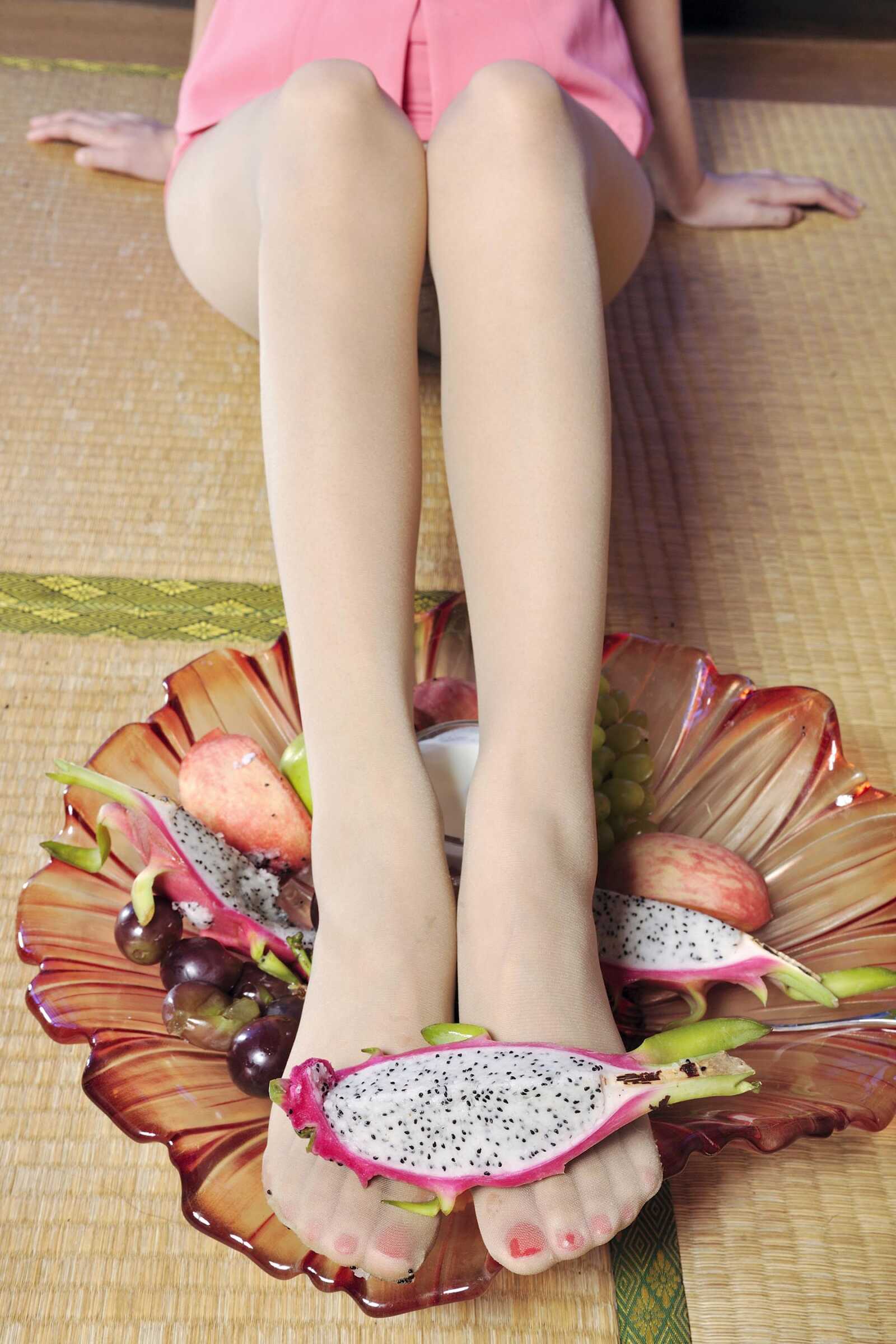 Model 笑笑《水果肉丝美足》上下合集 [丽柜LiGui第12张