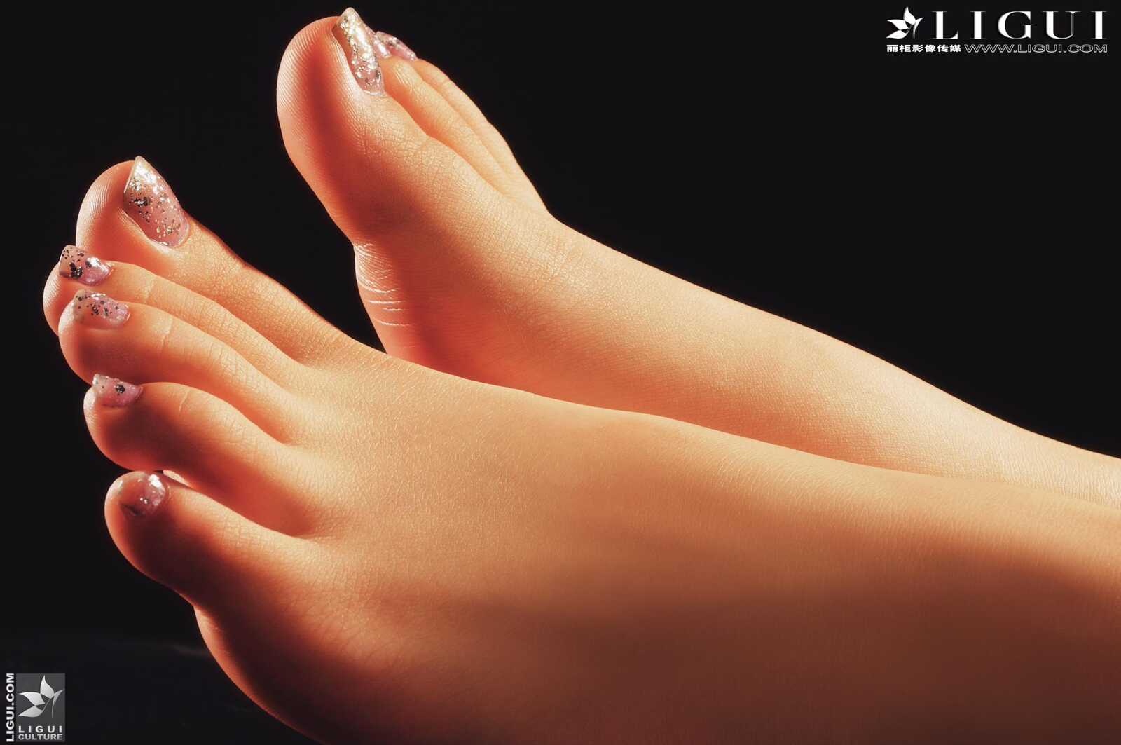 Model CC《玉足》 [丽柜LiGui] 美足写真图片第14张