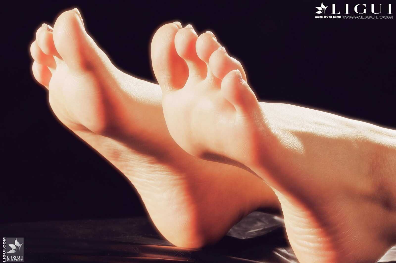 Model CC《玉足》 [丽柜LiGui] 美足写真图片第6张