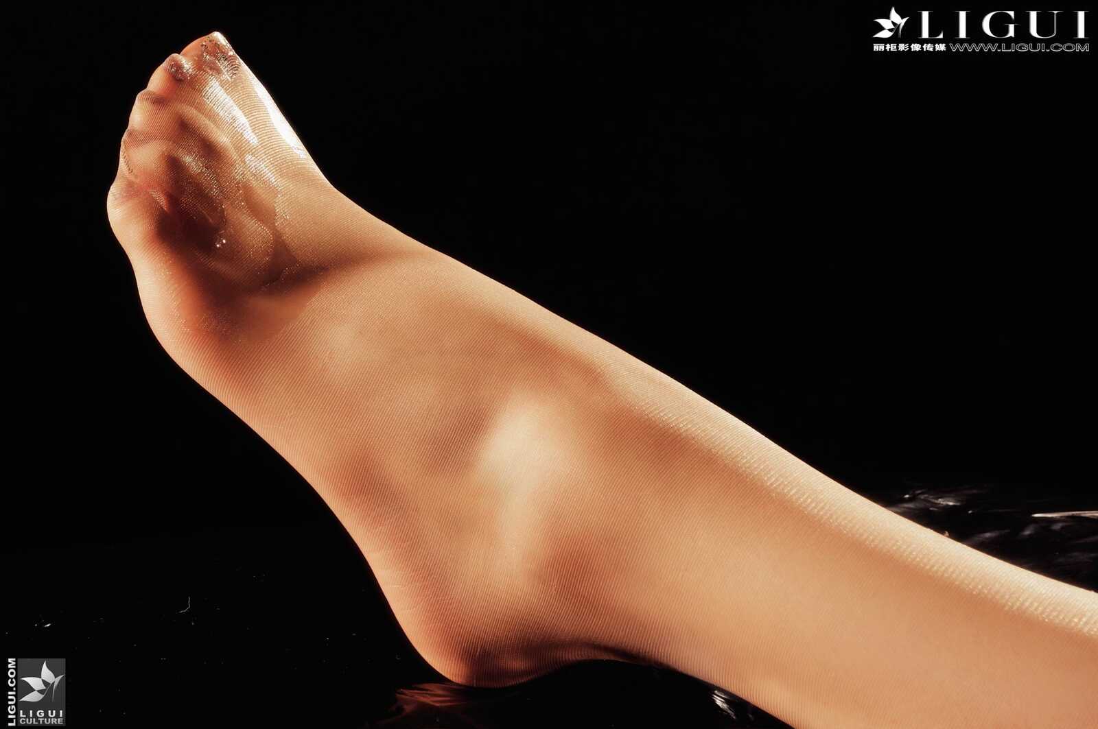 Model CC《玉足》 [丽柜LiGui] 美足写真图片第3张