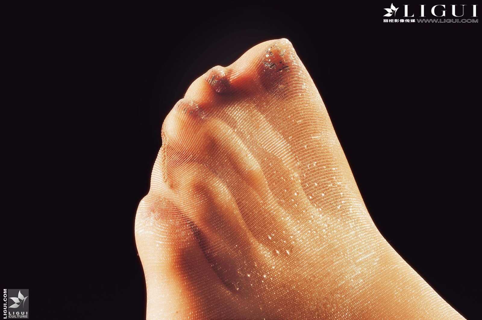 Model CC《玉足》 [丽柜LiGui] 美足写真图片第2张