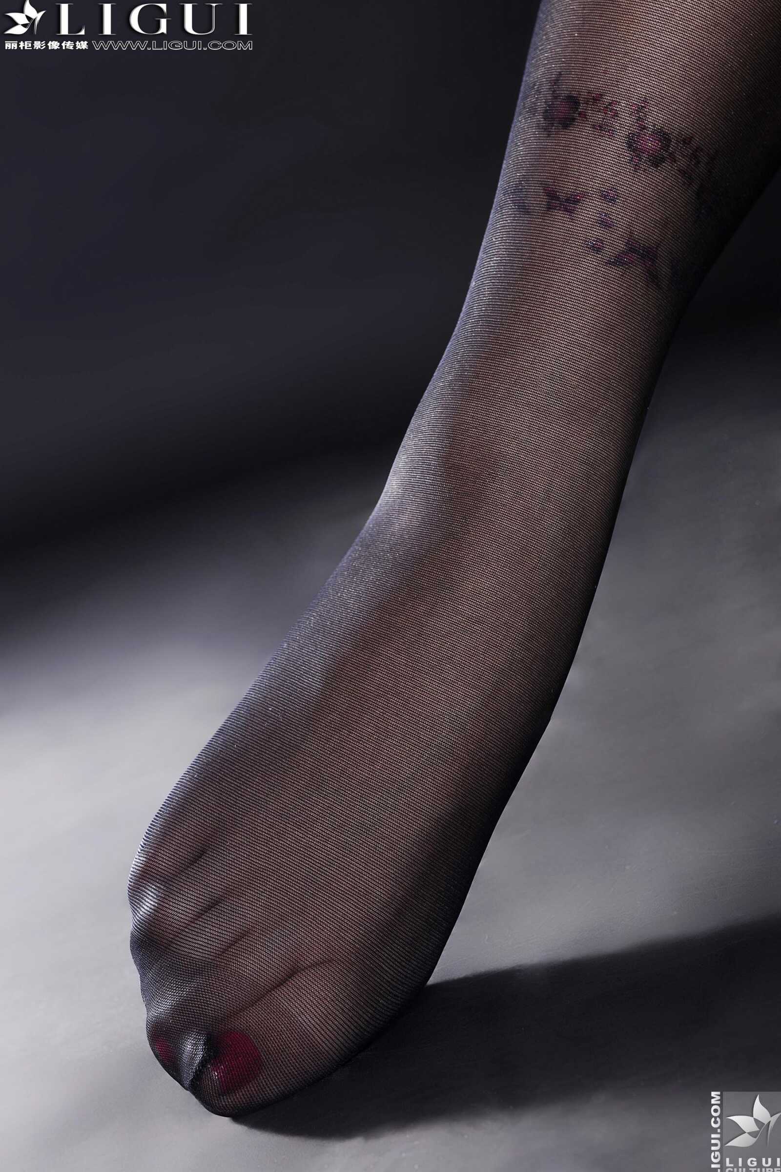 Model 侨侨《丁字裤黑丝美足》 [丽柜LiGui] 美腿玉第9张