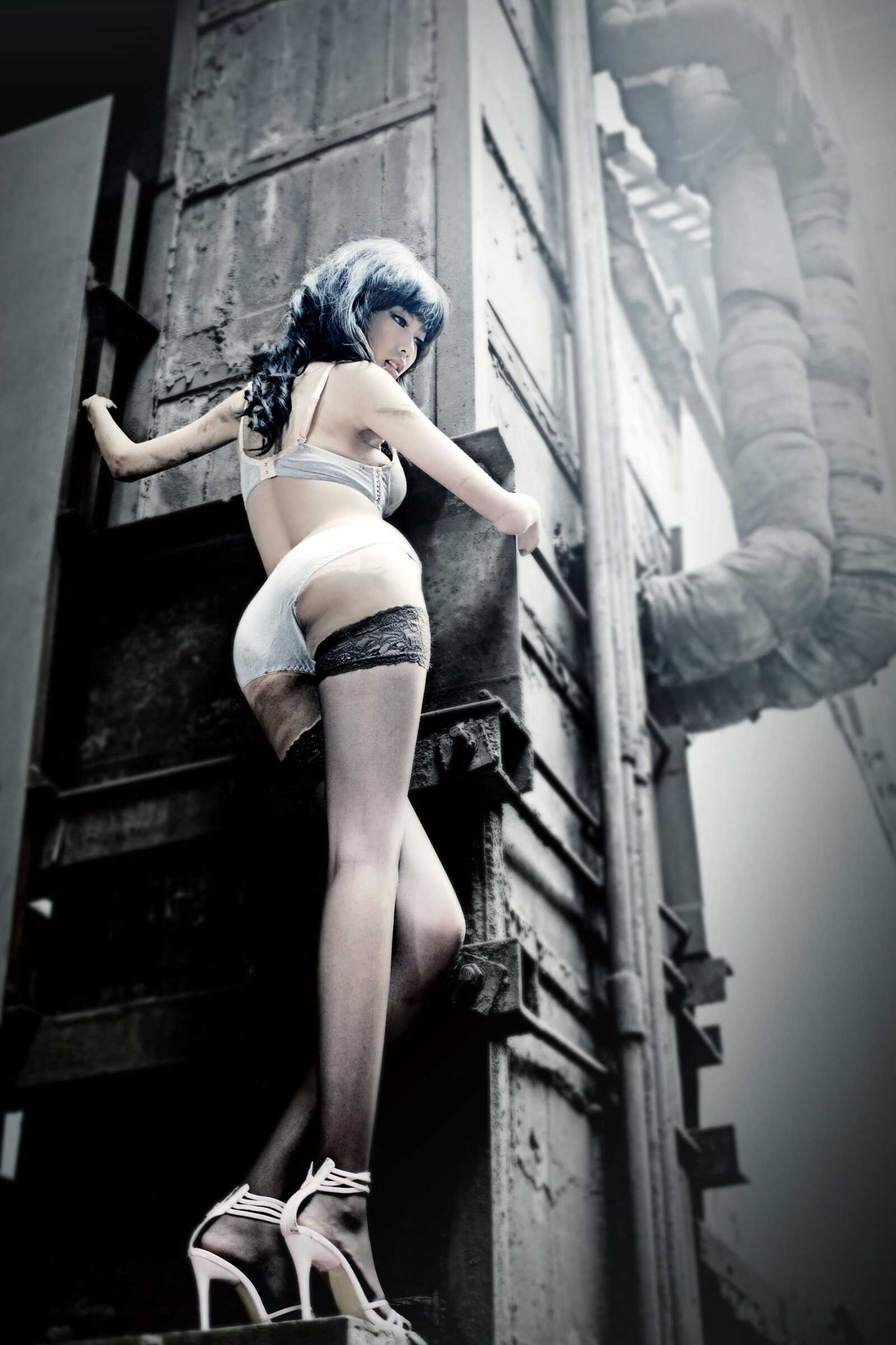 Model 梦露《黑丝女郎外拍魅惑》上下合集 [丽柜第14张