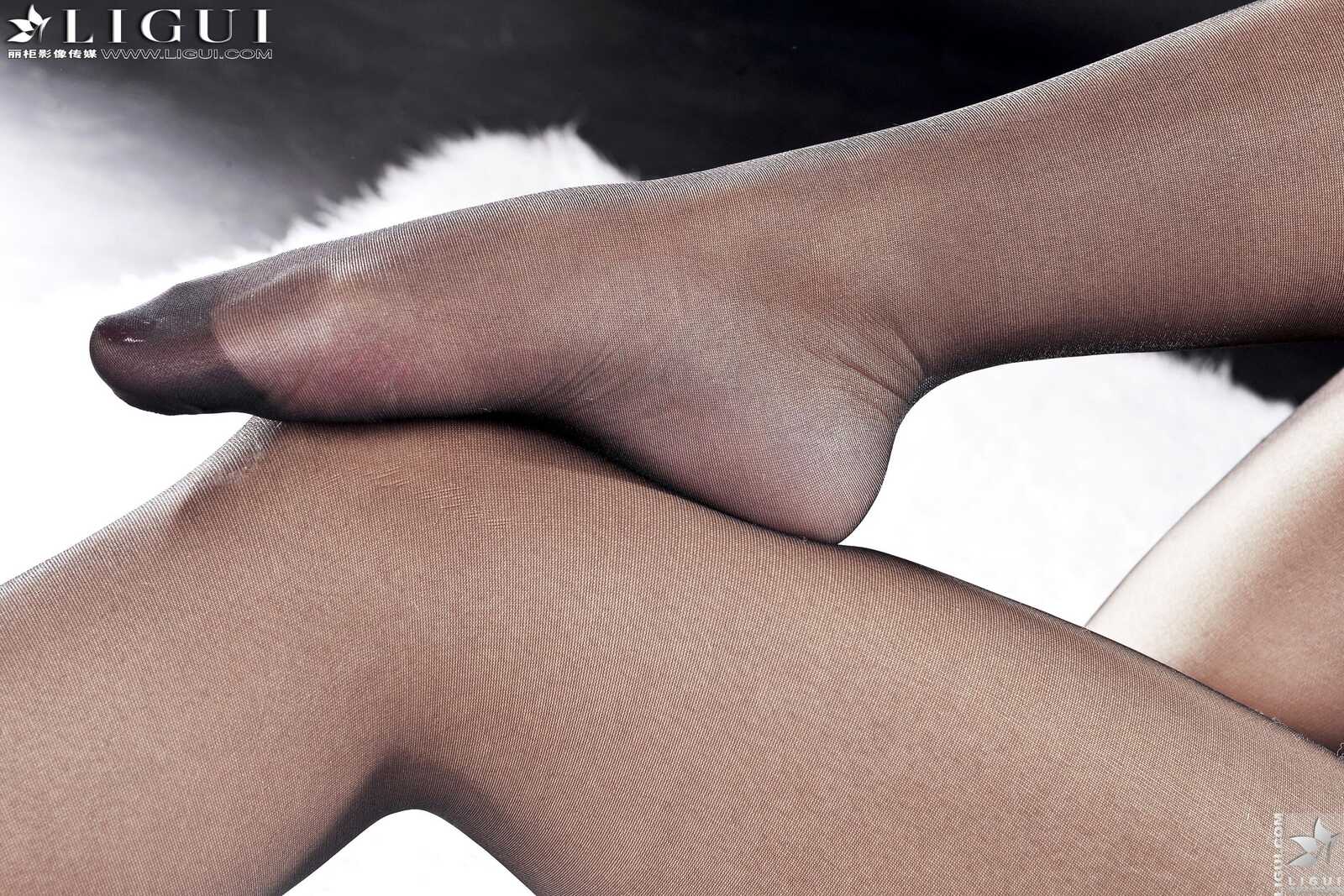 Model 安娜《职业装黑丝美足》 [丽柜LiGui] 美腿玉第2张