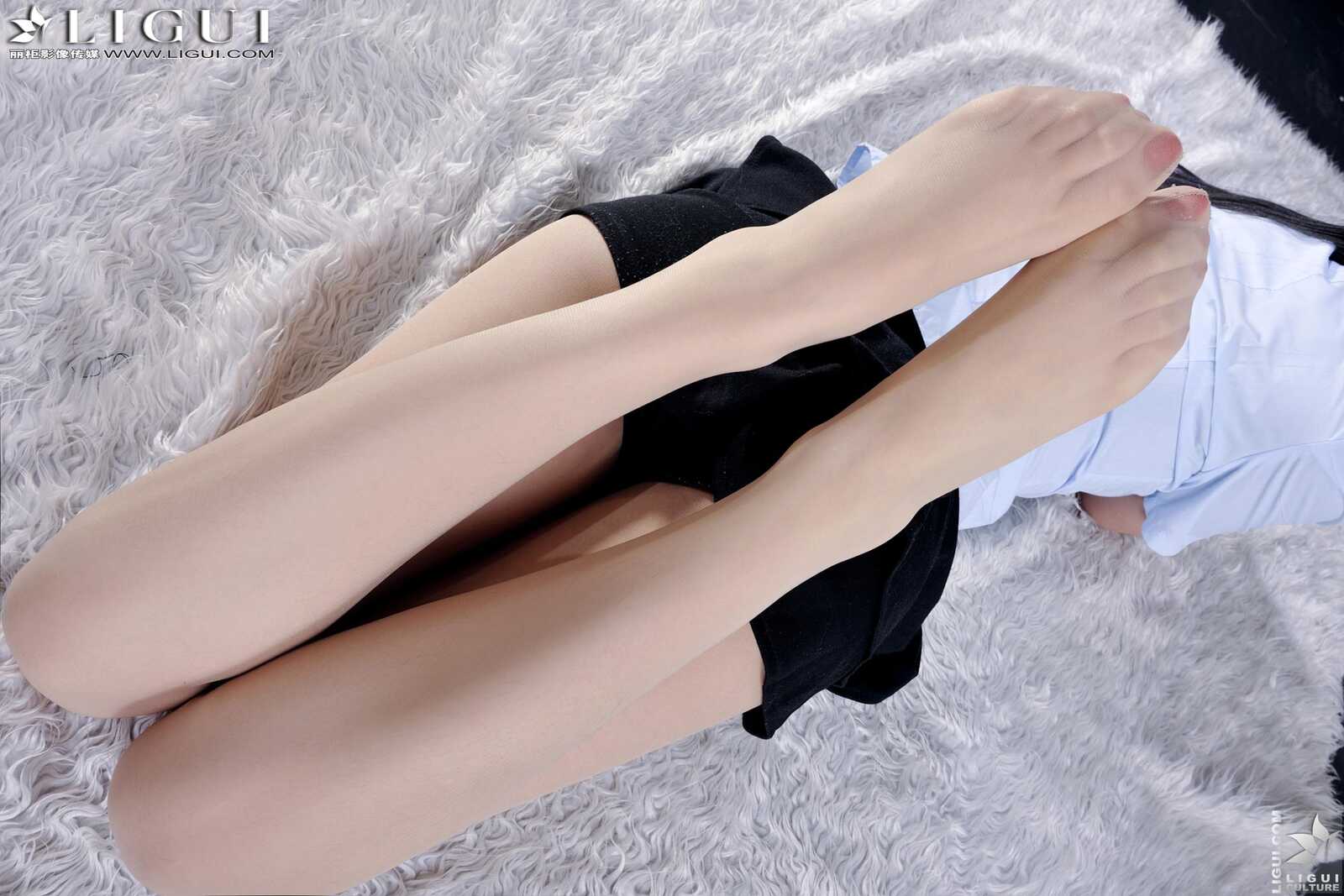 Model 凌凌《职业装制服丝足》上下合集  [丽柜L第5张