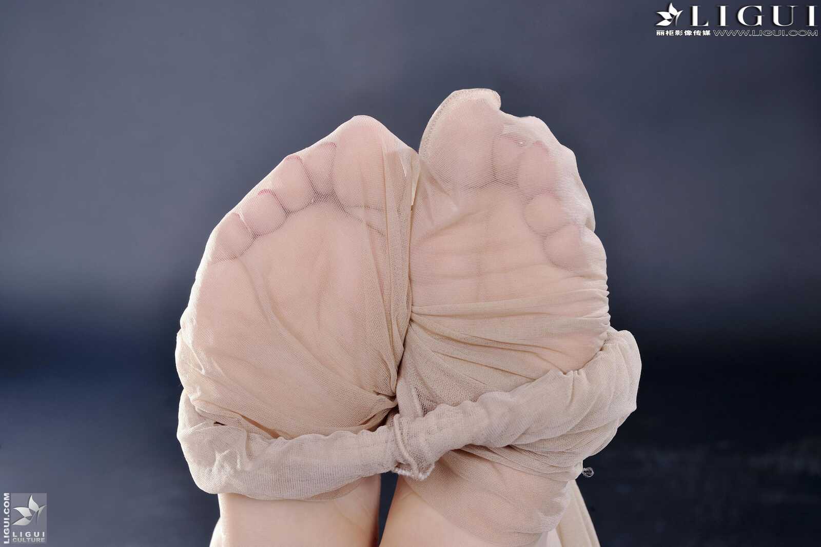 Model 凌凌《职业装制服丝足》上下合集  [丽柜L第1张