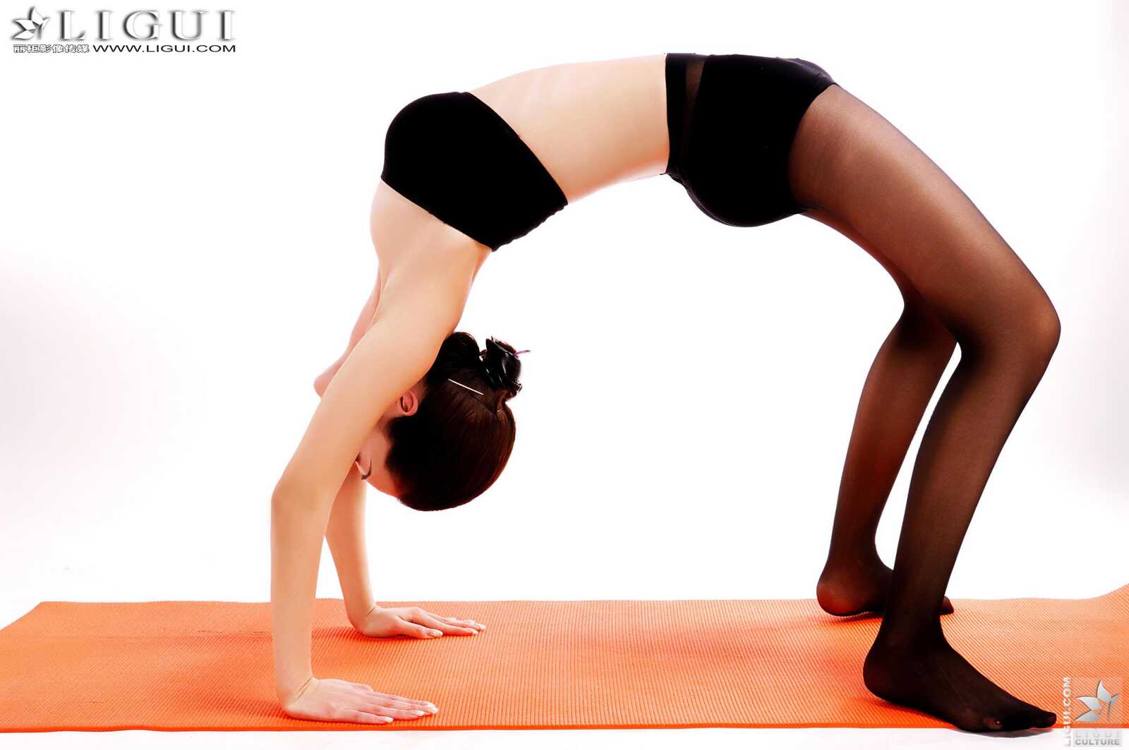 Model Kelly《瑜伽美女》 [丽柜贵足LiGui] 美腿丝足写第5张