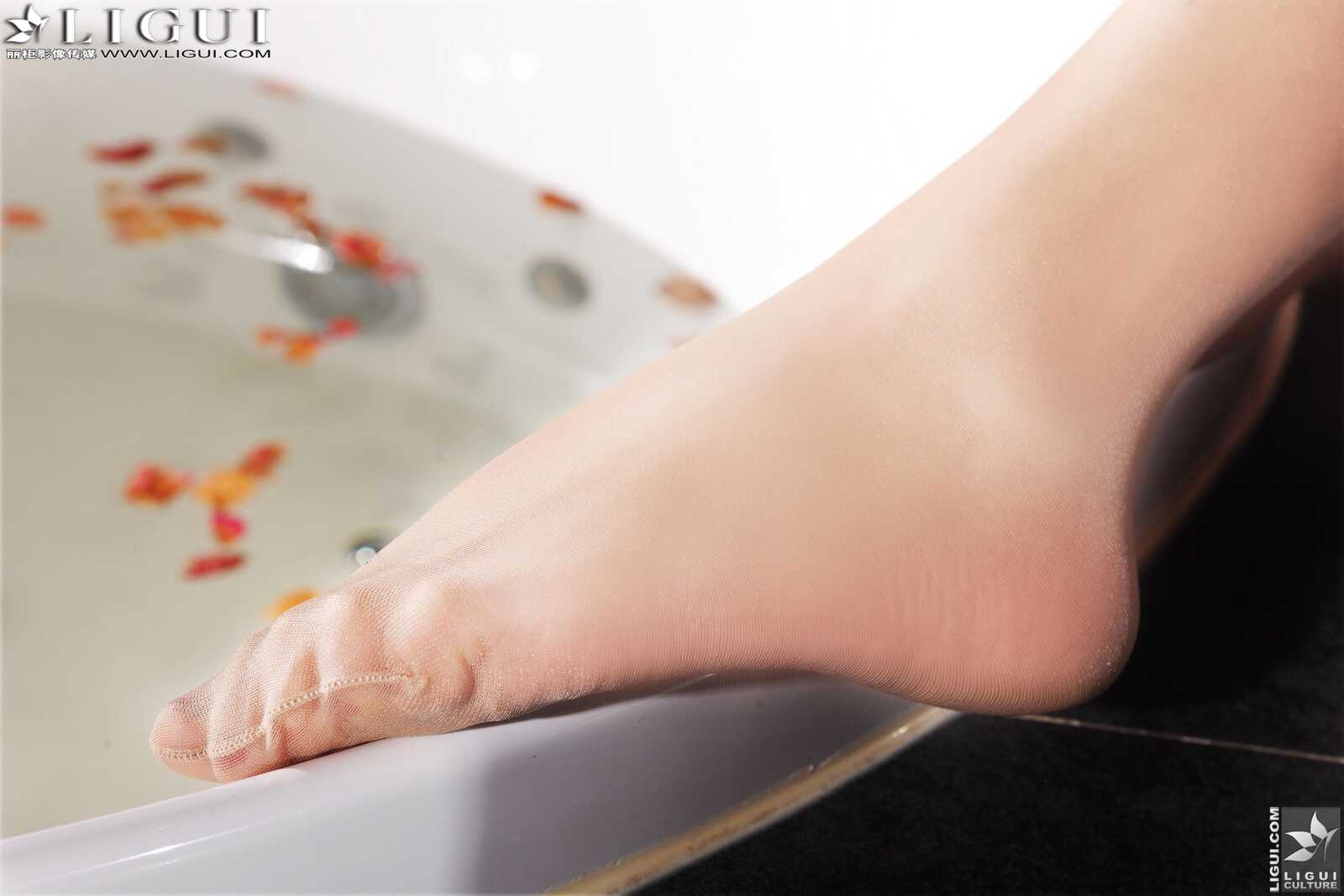 Model 英子《浴室湿足》上下全集 [丽柜LiGui] 美腿第13张