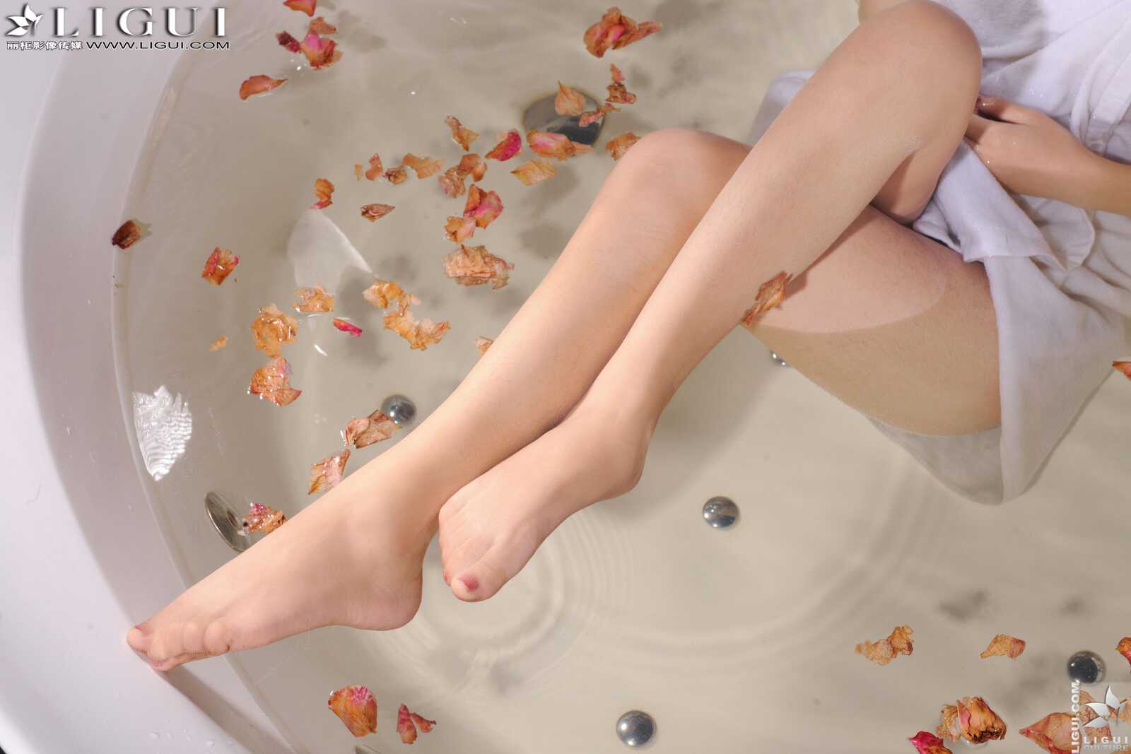 Model 英子《浴室湿足》上下全集 [丽柜LiGui] 美腿第2张