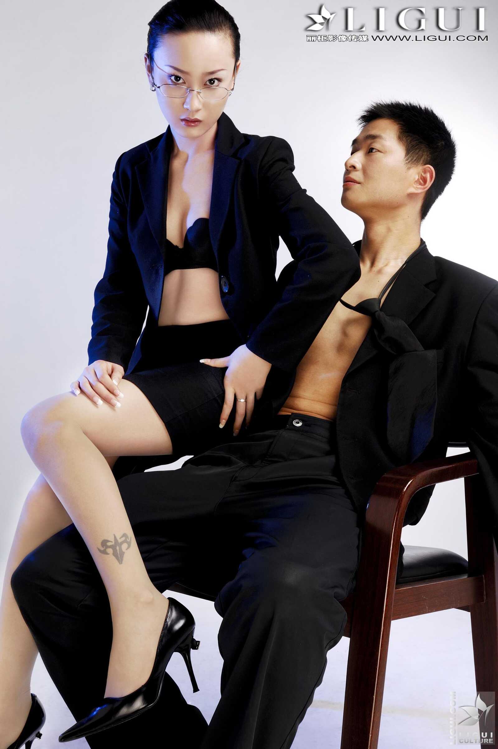 Model 雪儿《制服里的篝火》 [丽柜贵足LiGui] 美腿第14张