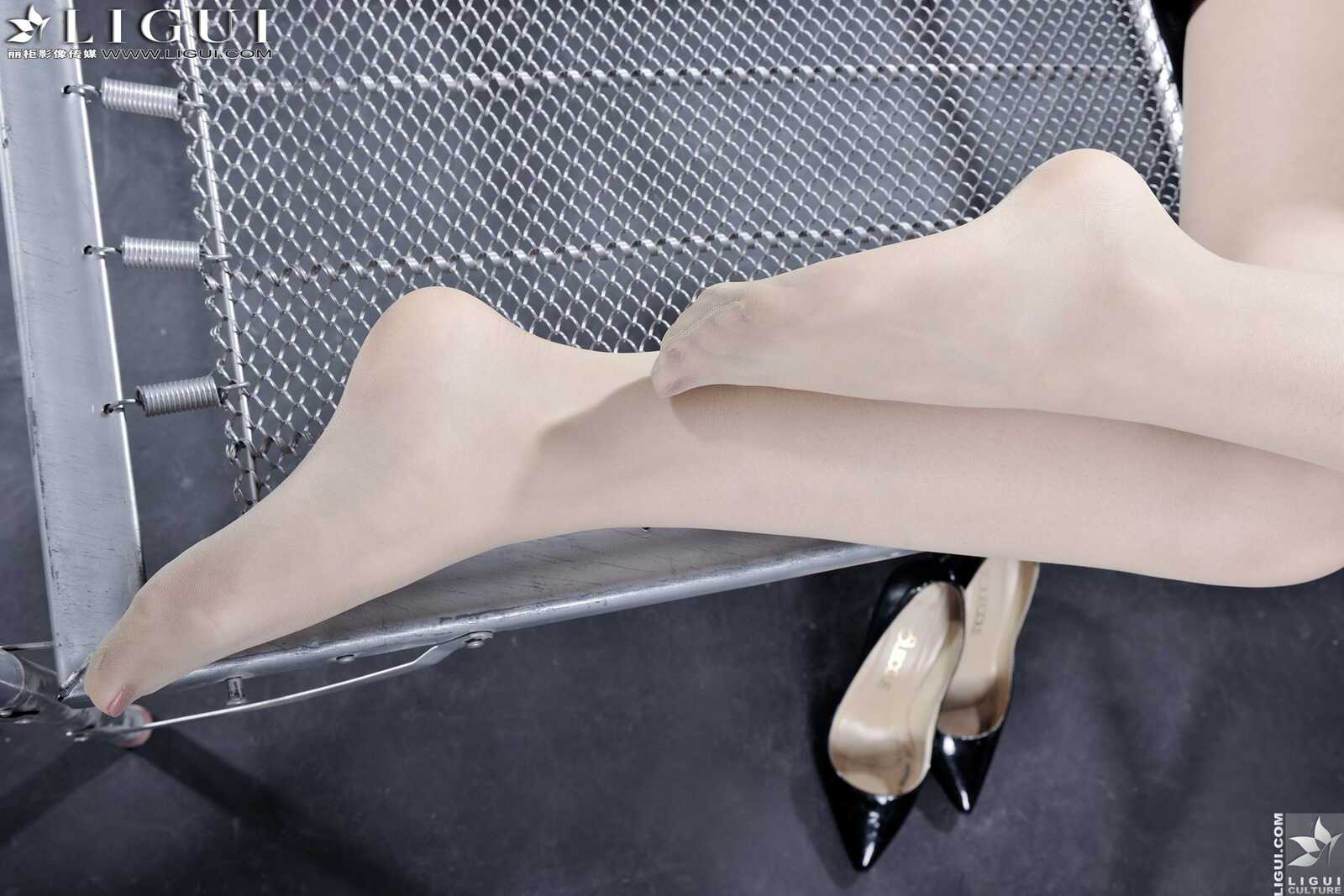 [丽柜贵足LiGui] Model 允儿《肉丝袜高跟女郎》美腿第2张