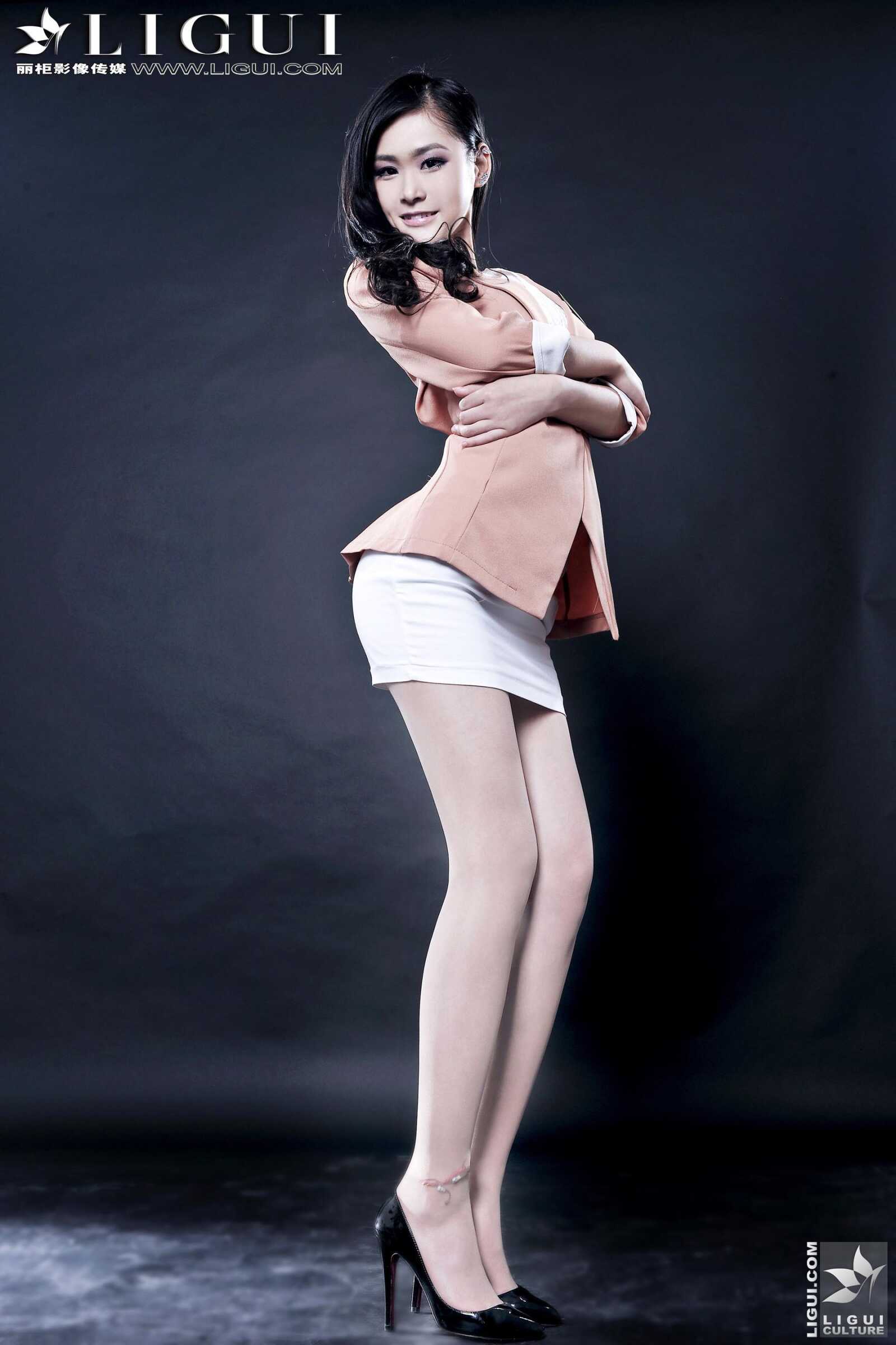 [丽柜贵足LiGui] Model 凌凌《职场丽人》美腿丝足写第7张
