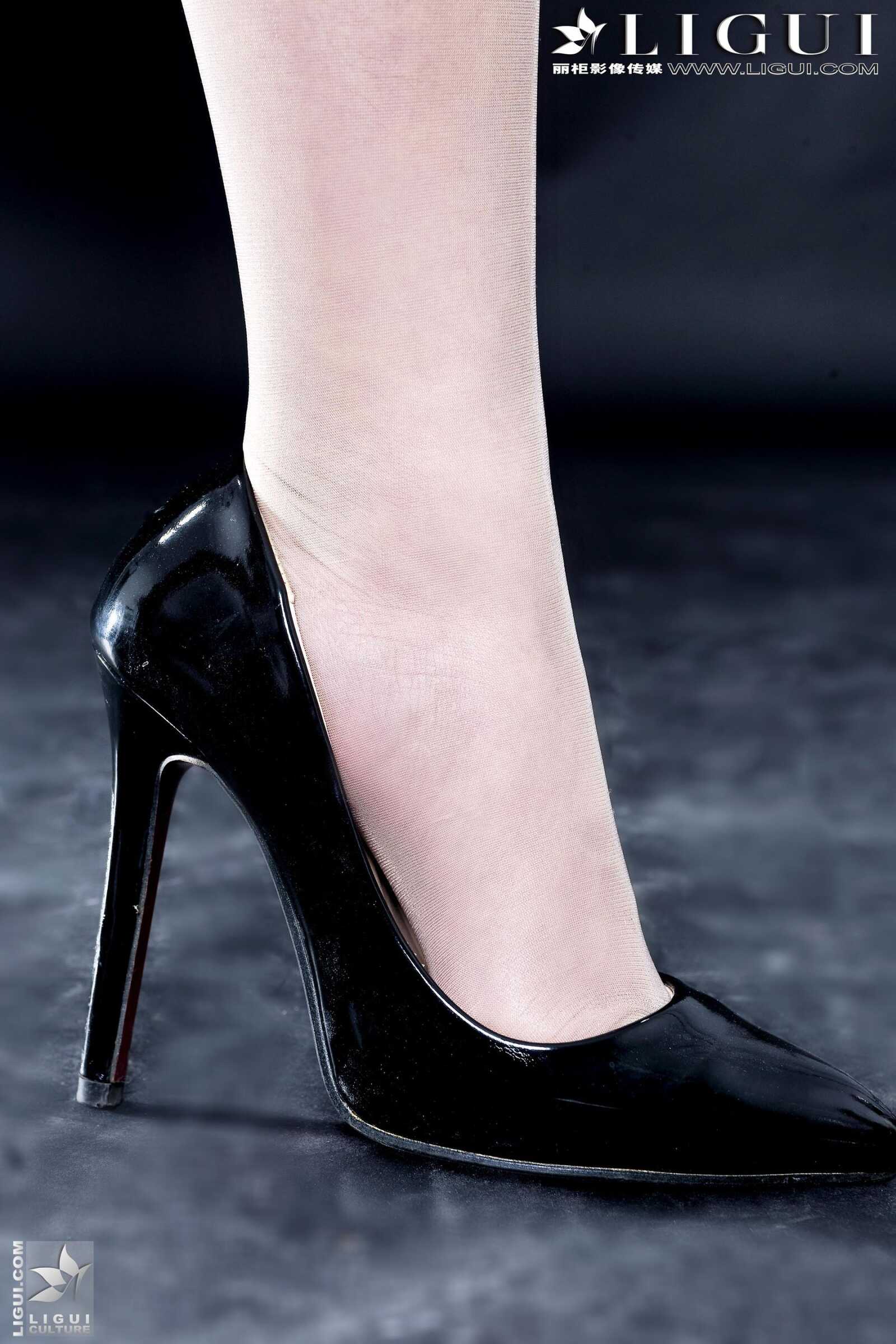 [丽柜贵足LiGui] Model 凌凌《职场丽人》美腿丝足写第6张
