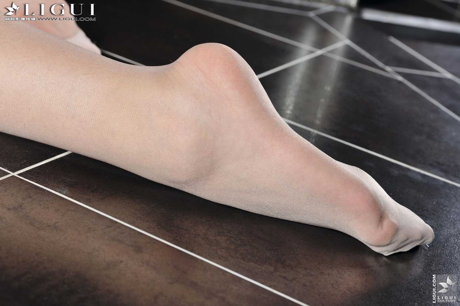 Model 小杨幂《OL高跟丝足》上下全集 [丽柜贵足第5张