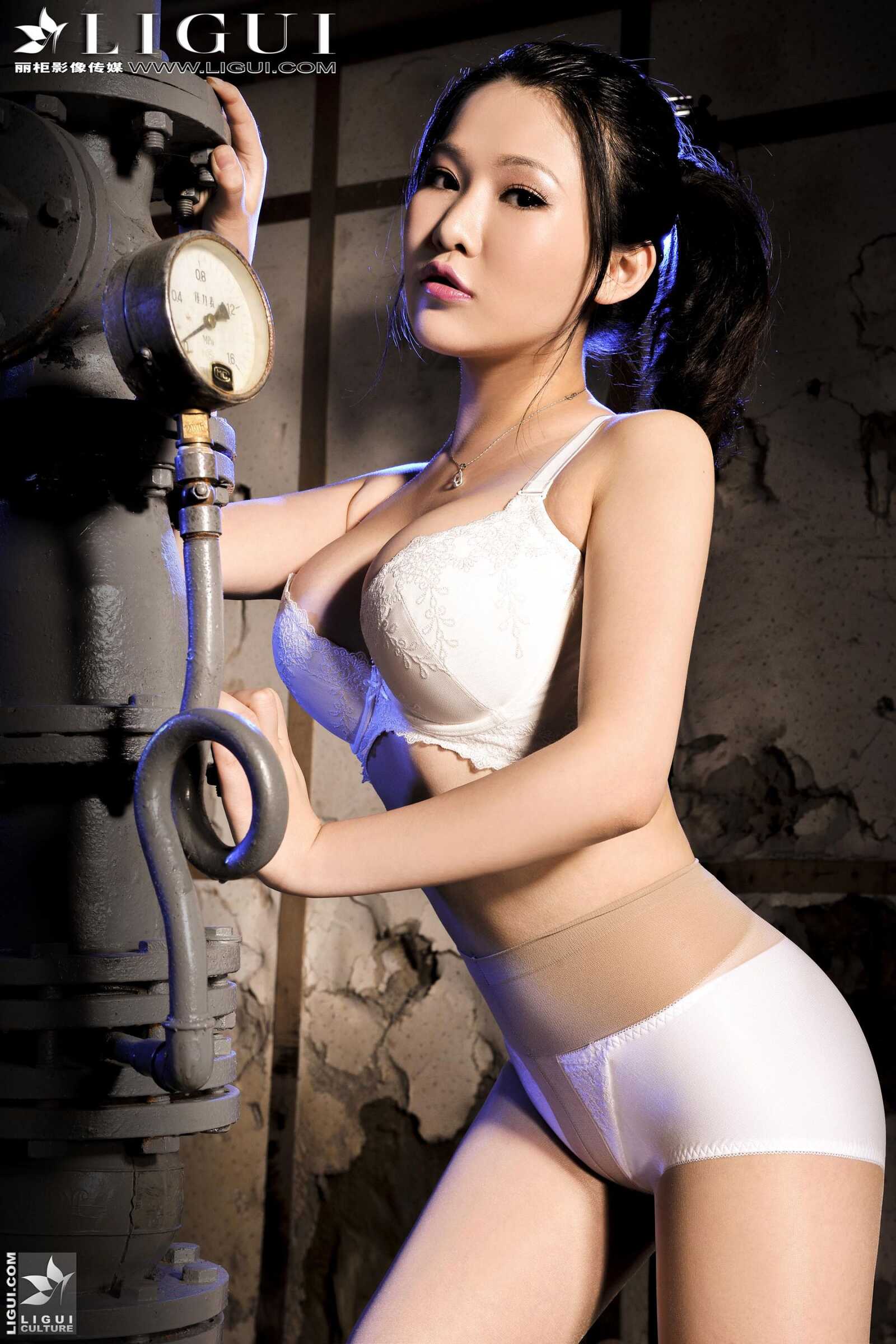 Model 文静《睡衣+肉丝袜高跟》[丽柜LiGui] 美腿丝第11张