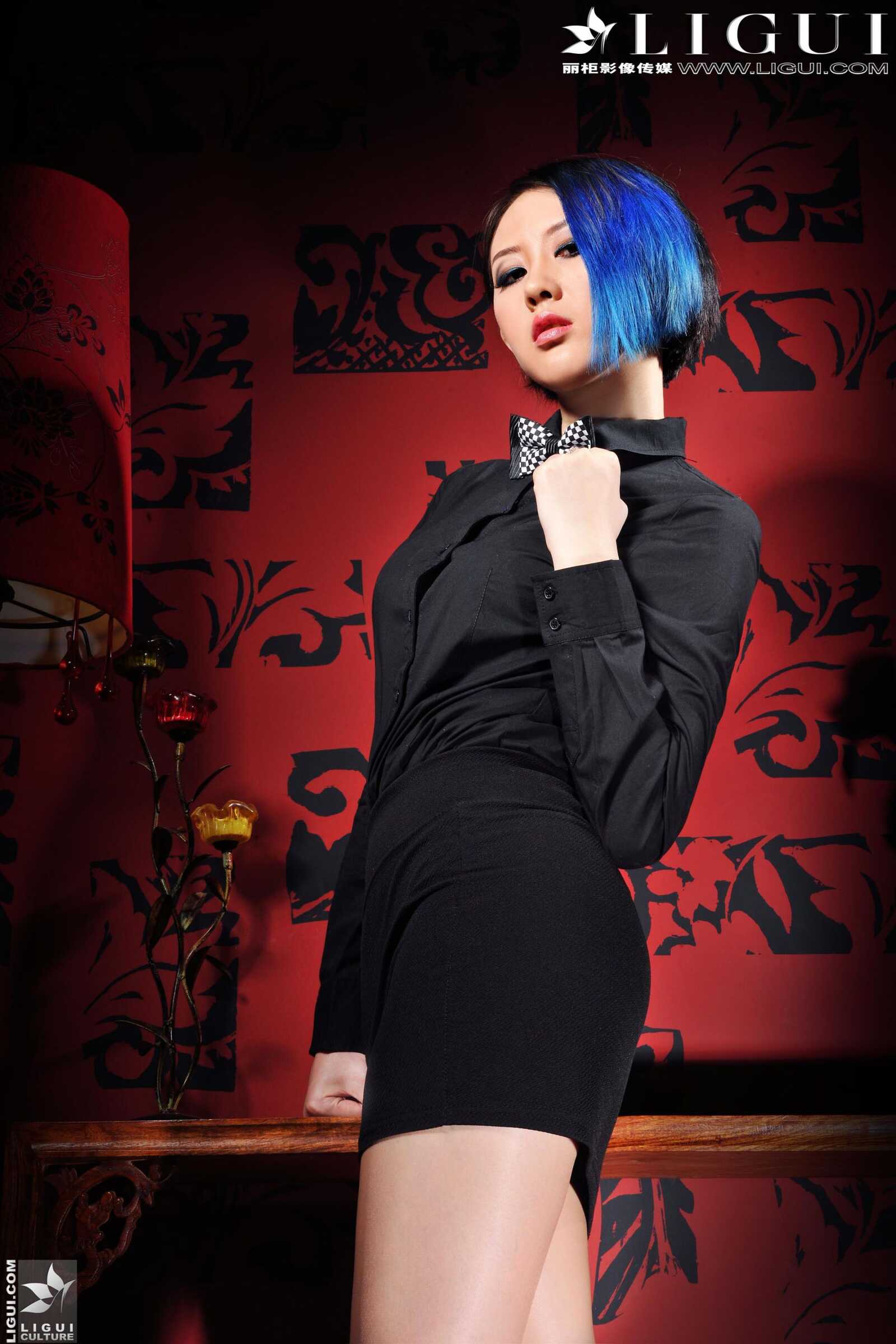 Model 菲菲《帅气蓝发女郎》 [丽柜贵足LiGui] 美腿第12张