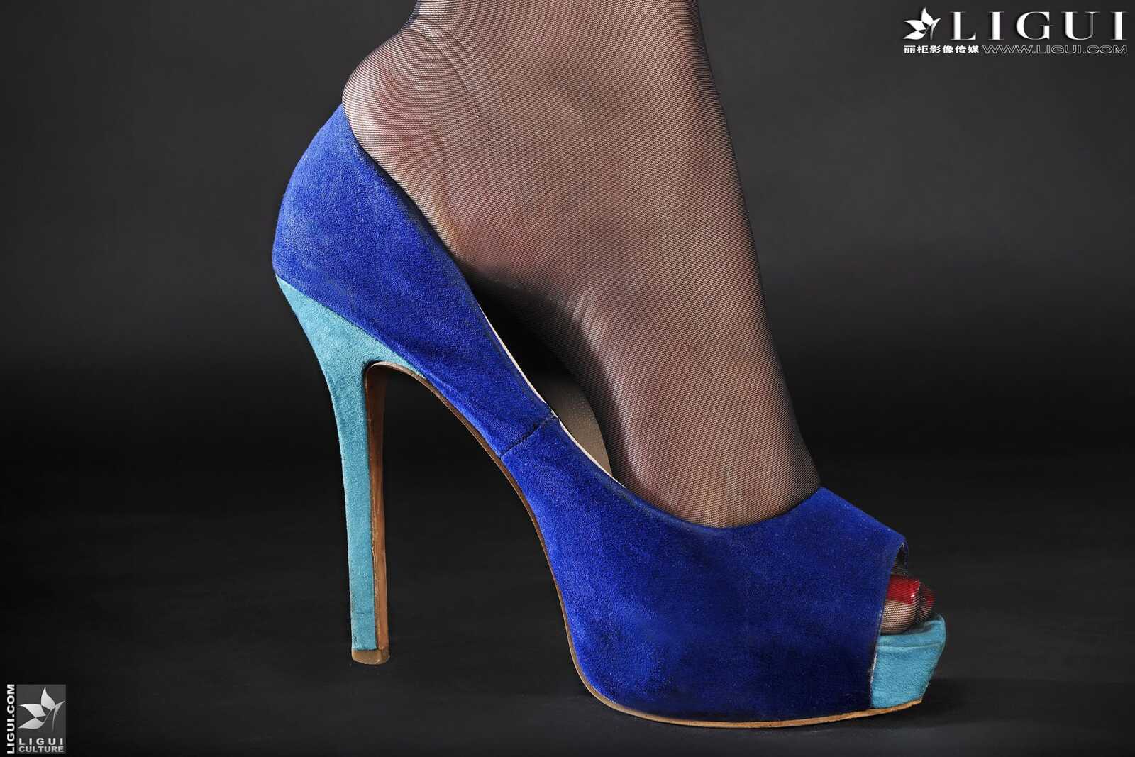 Model 司琪《蓝高跟黑丝美足》上下全集 [丽柜贵足第15张