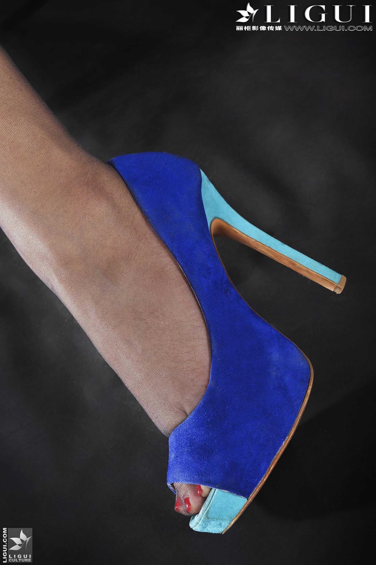 Model 司琪《蓝高跟黑丝美足》上下全集 [丽柜贵足第9张