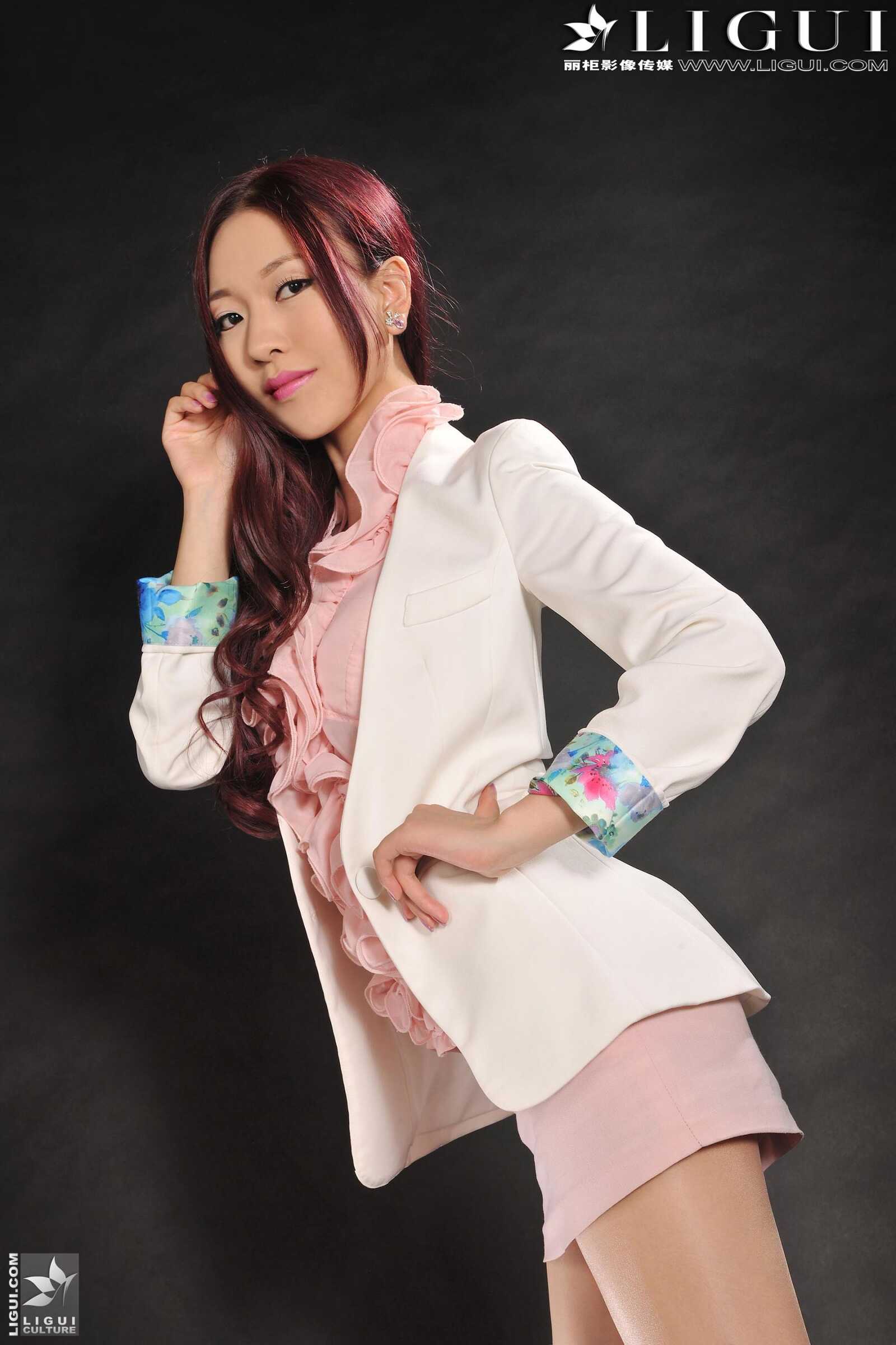 [丽柜贵足LiGui] Model 文欣《OL红高跟丝足》上下全第17张