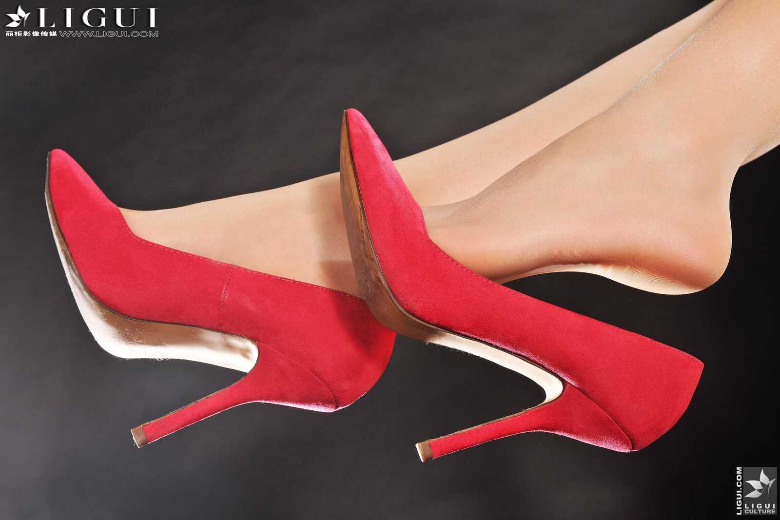 [丽柜贵足LiGui] Model 文欣《OL红高跟丝足》上下全第13张