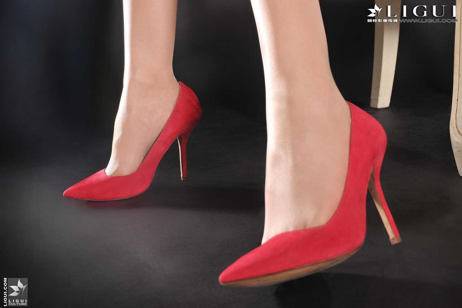 [丽柜贵足LiGui] Model 文欣《OL红高跟丝足》上下全第9张