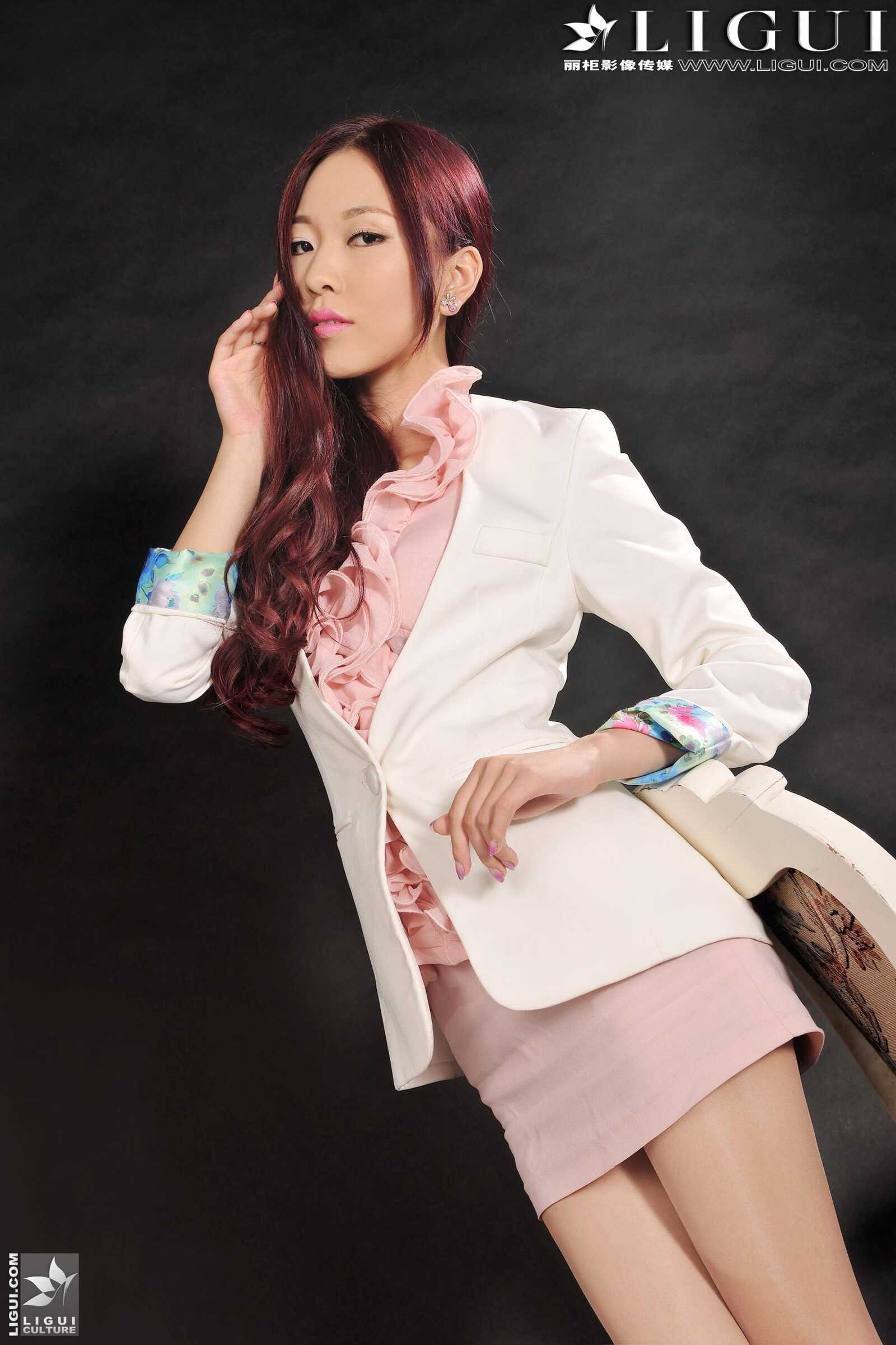 [丽柜贵足LiGui] Model 文欣《OL红高跟丝足》上下全第9张