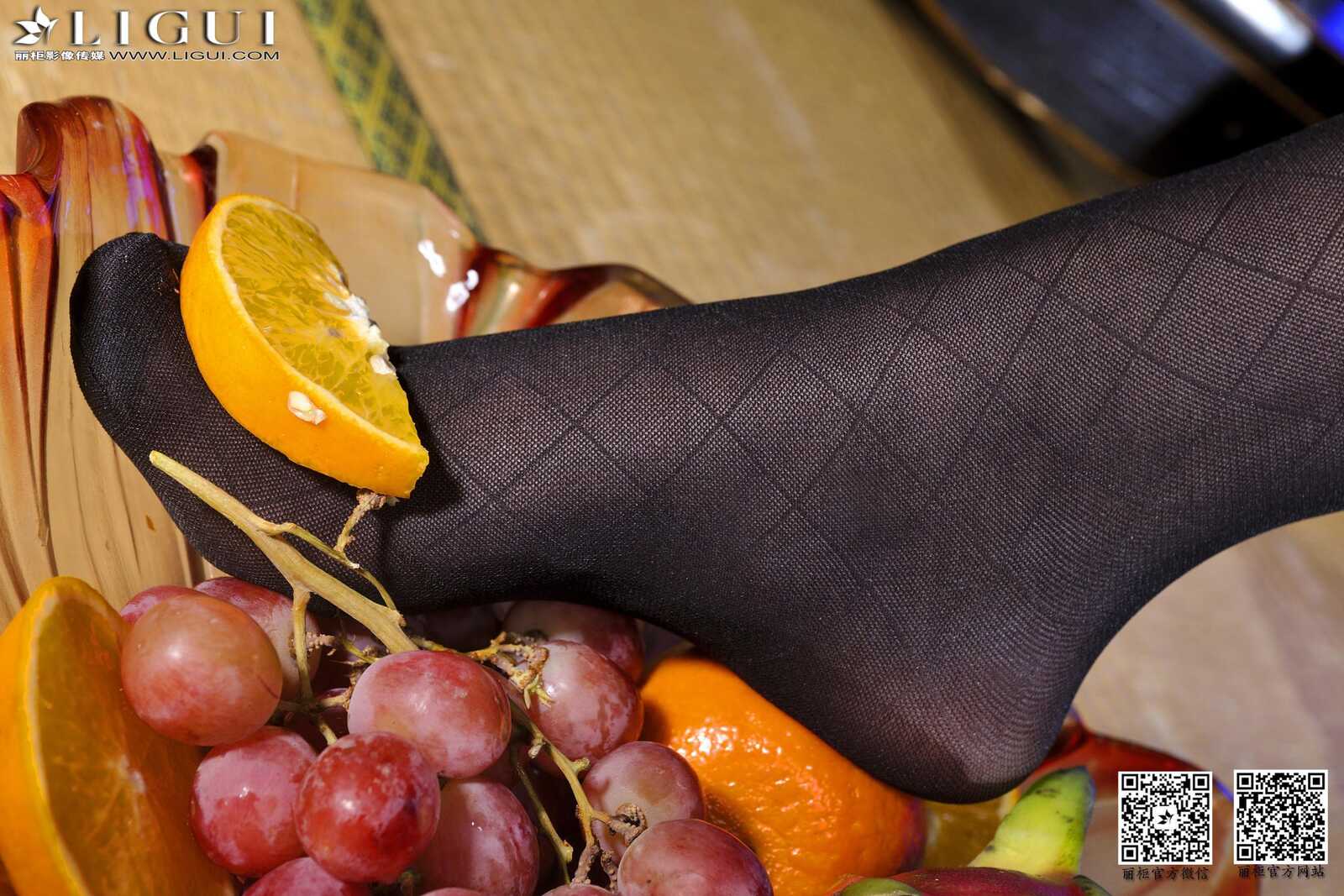 [丽柜贵足LiGui] Model 文静《蕾丝旗袍+黑丝美足》第8张