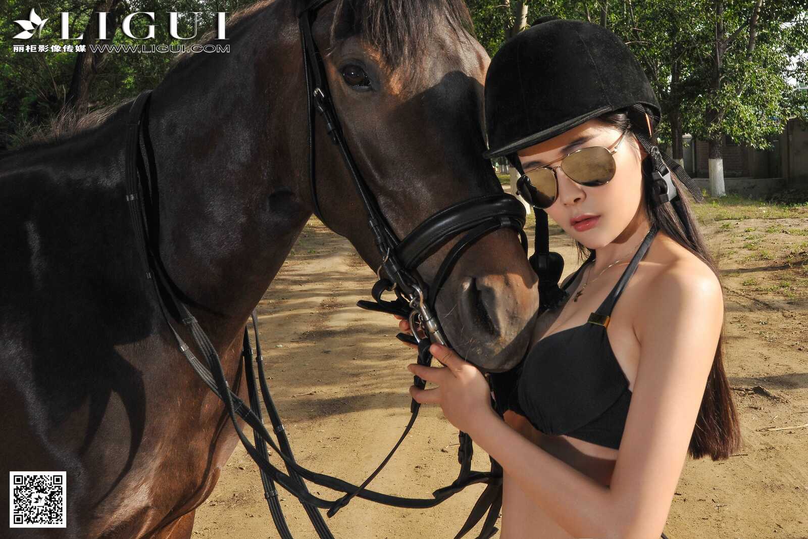 Model Kitty《比基尼女郎丝足外拍》上下全集 [丽柜第5张