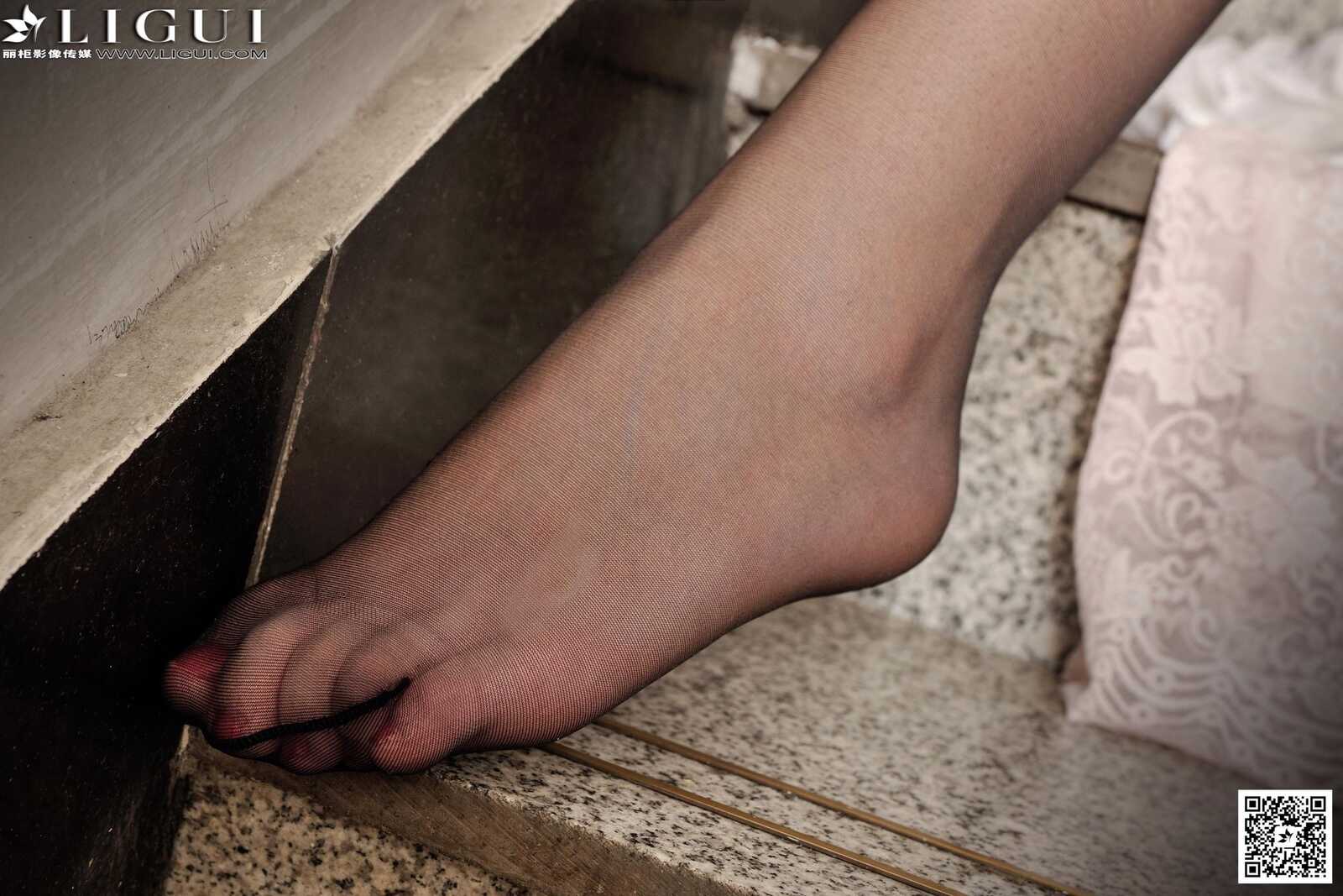 Model 允儿《牛仔黑丝女郎去旅行》[丽柜LiGui] 美腿第7张