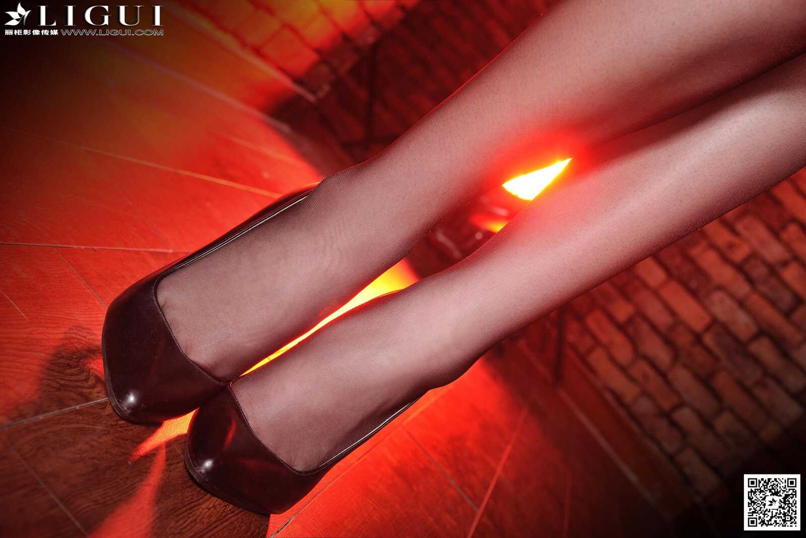 Model 允儿《灰丝高跟女郎美足》上下全集 [丽柜第9张